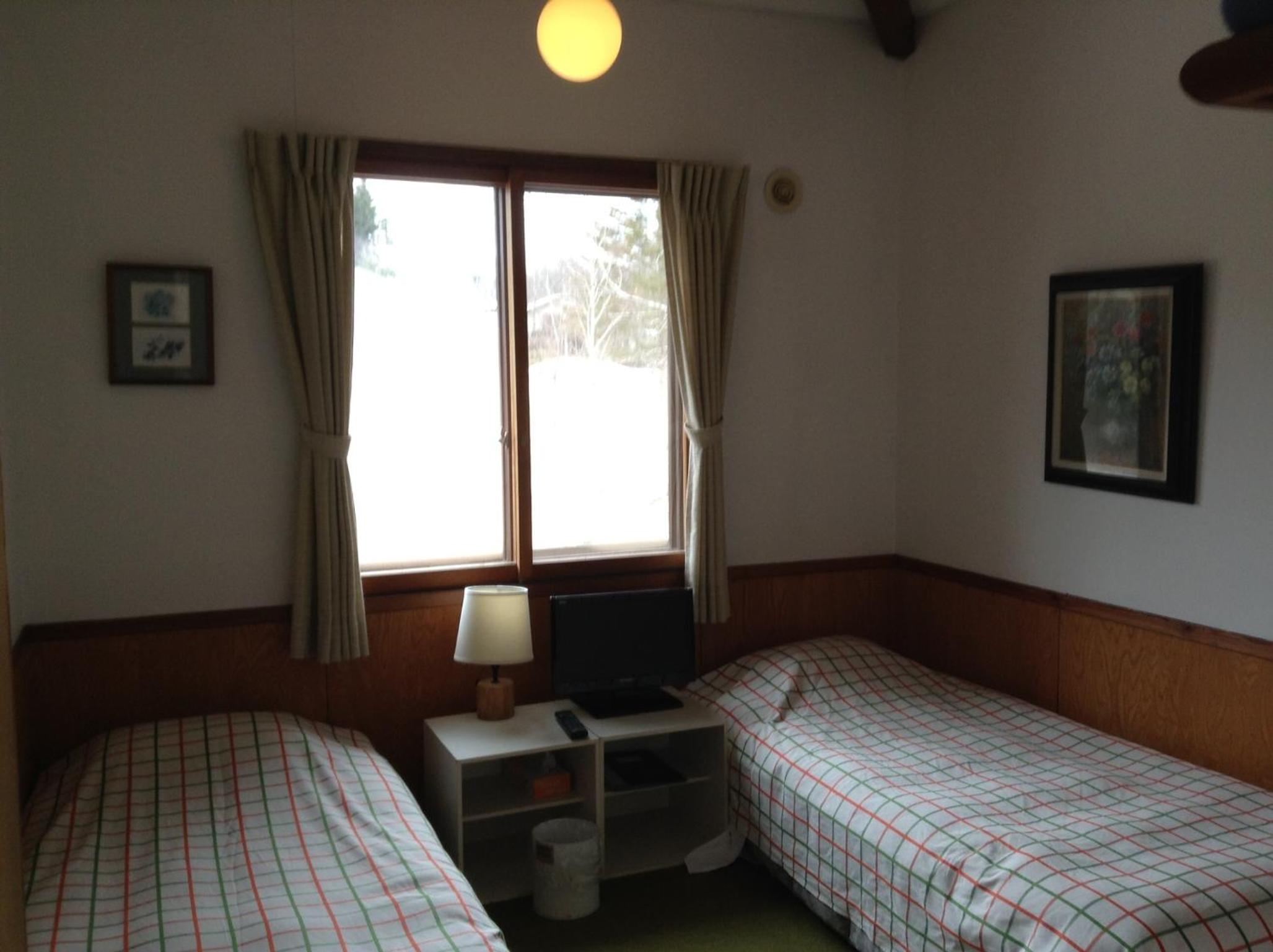 Twin Room - Photo 5