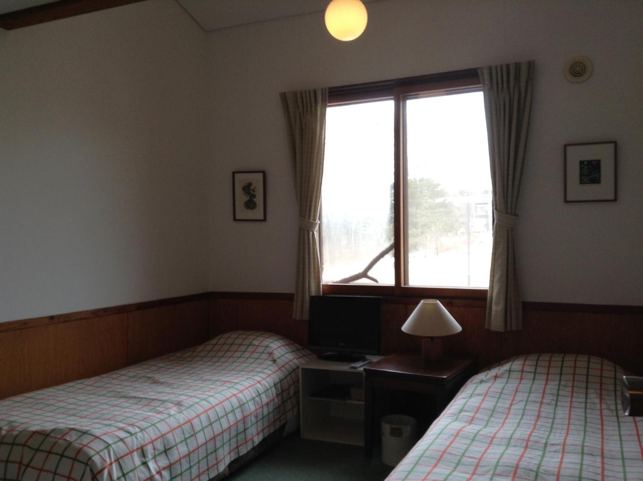 Twin Room - Photo 3