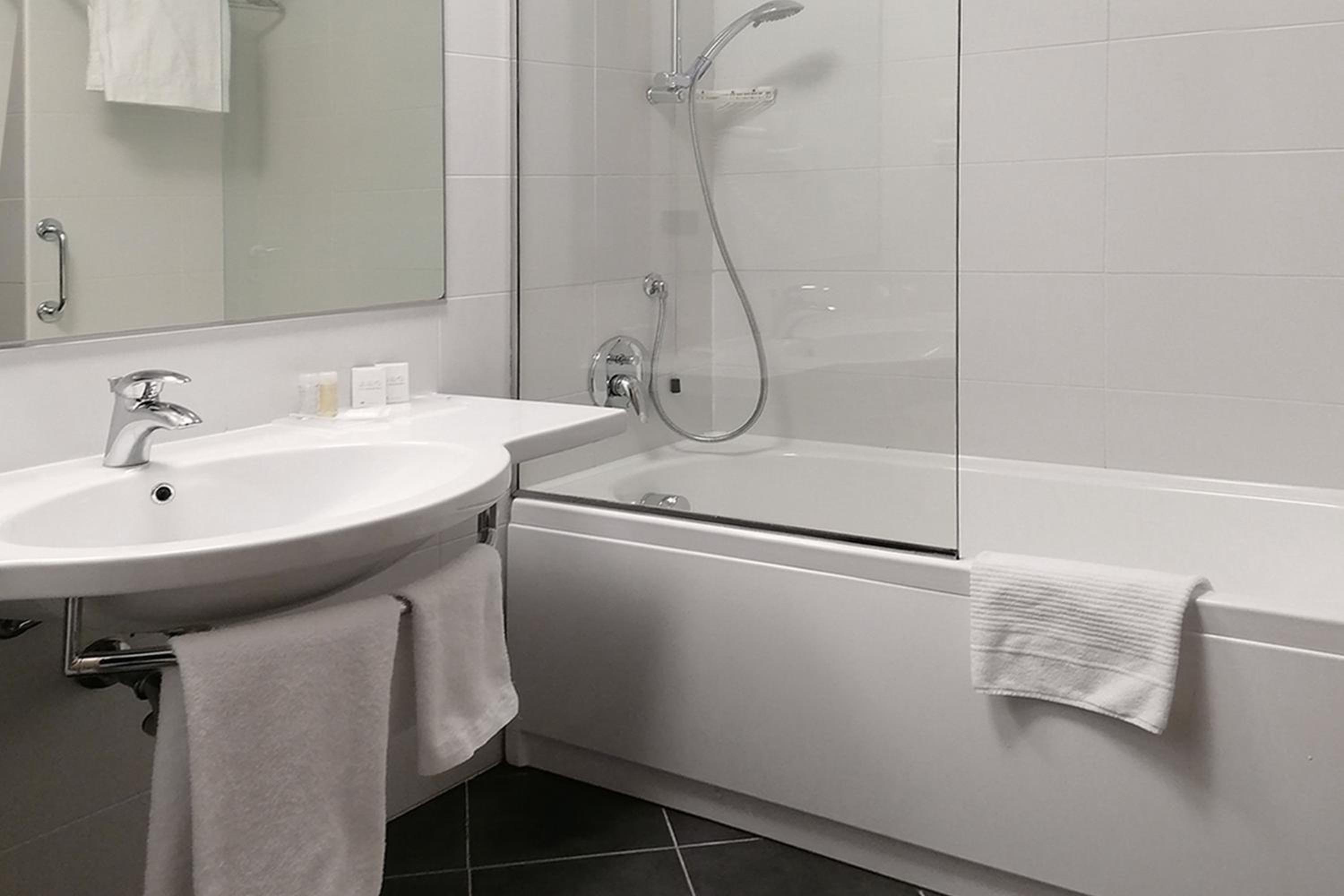 Standard Double Room - Photo 7