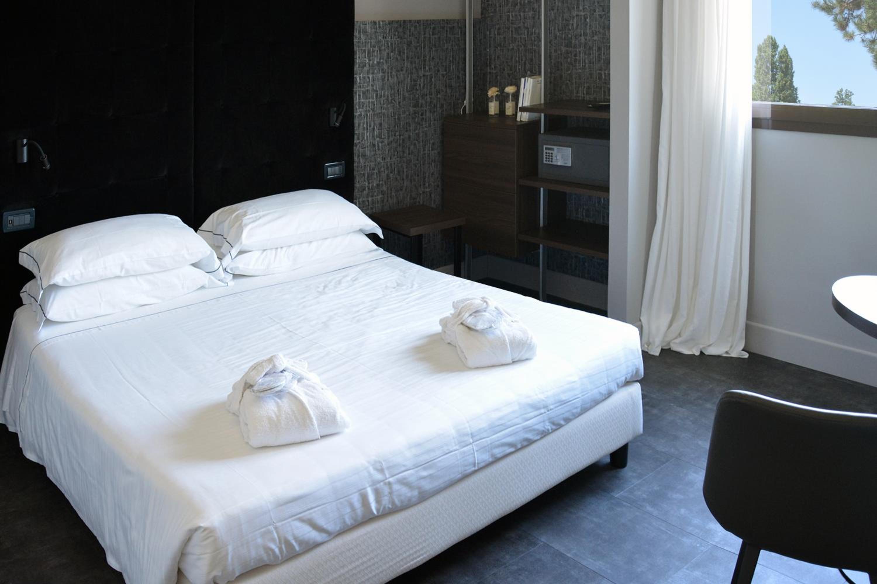 Standard Suite - Photo 10