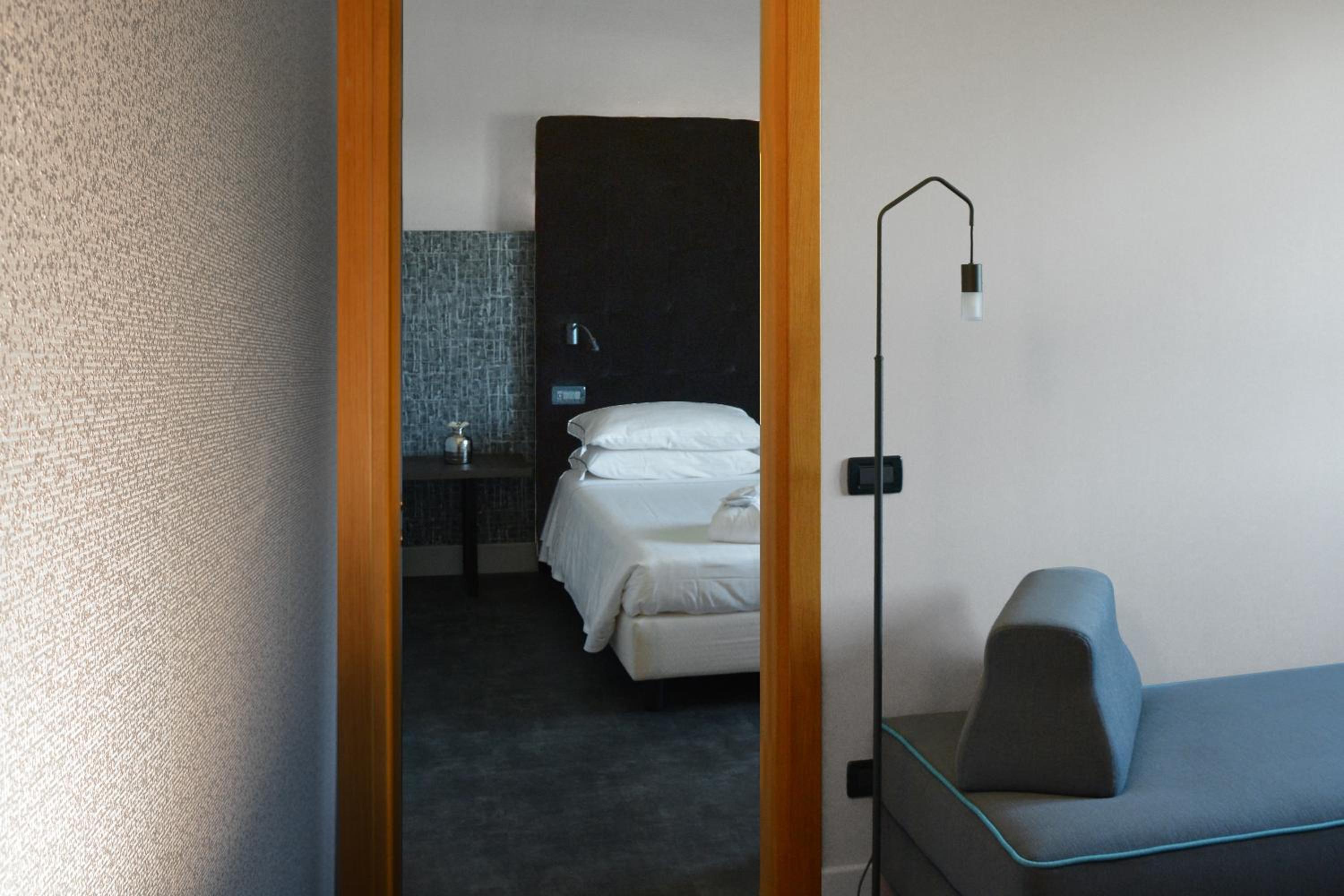 Standard Suite - Photo 7