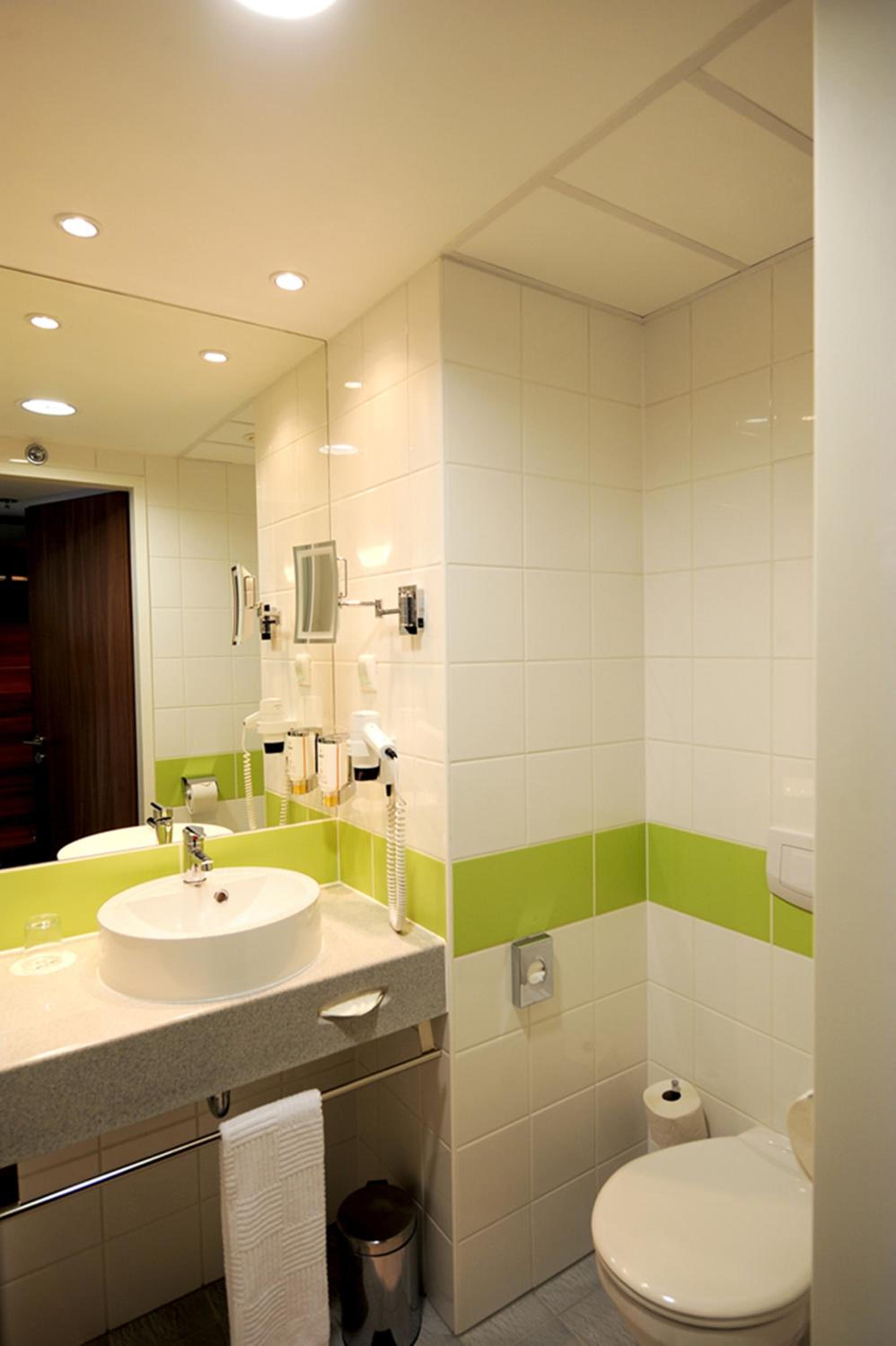 Standard Double or Twin Room - Photo 5