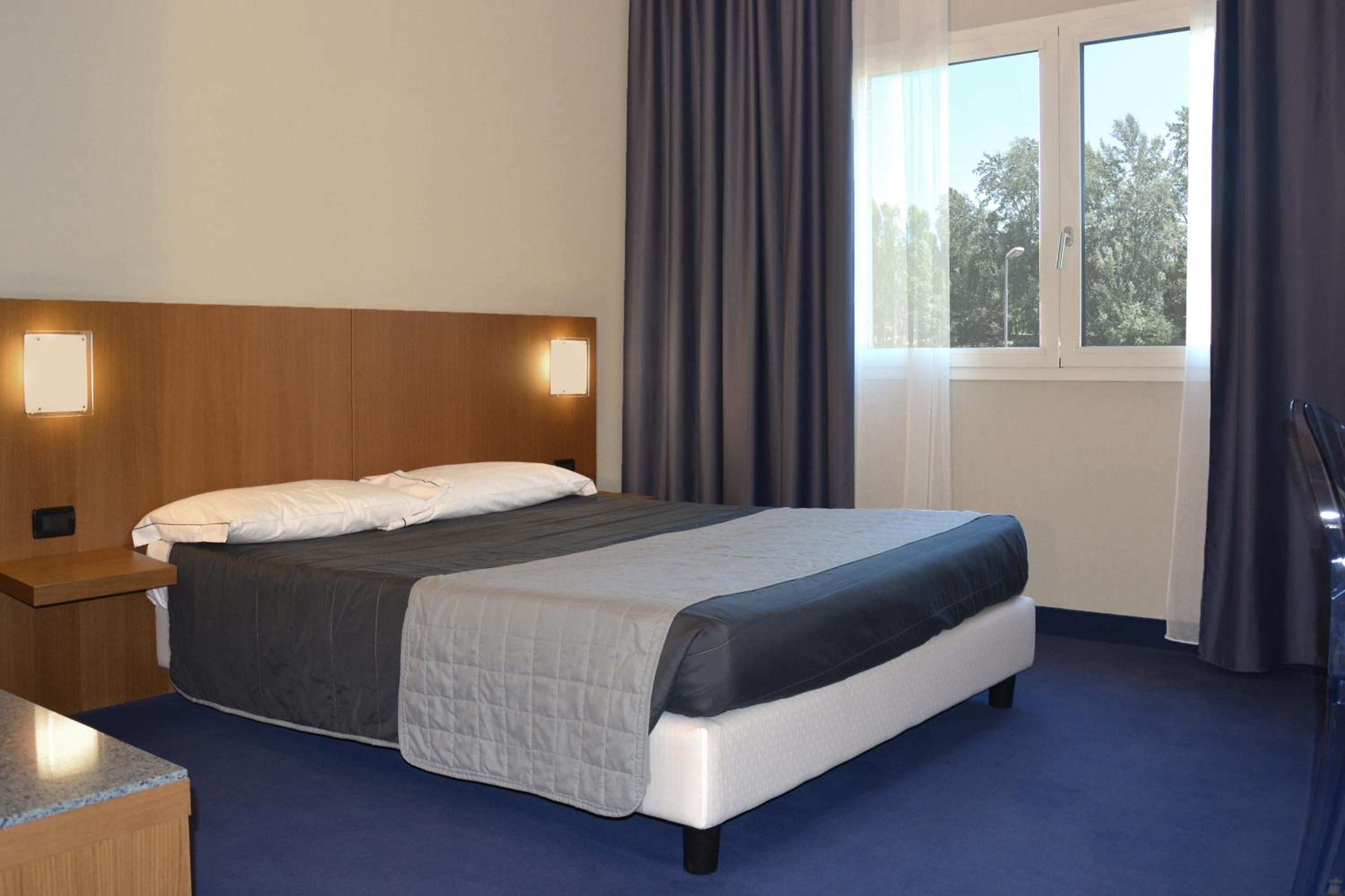 Double Room - Disability Access - Photo 1