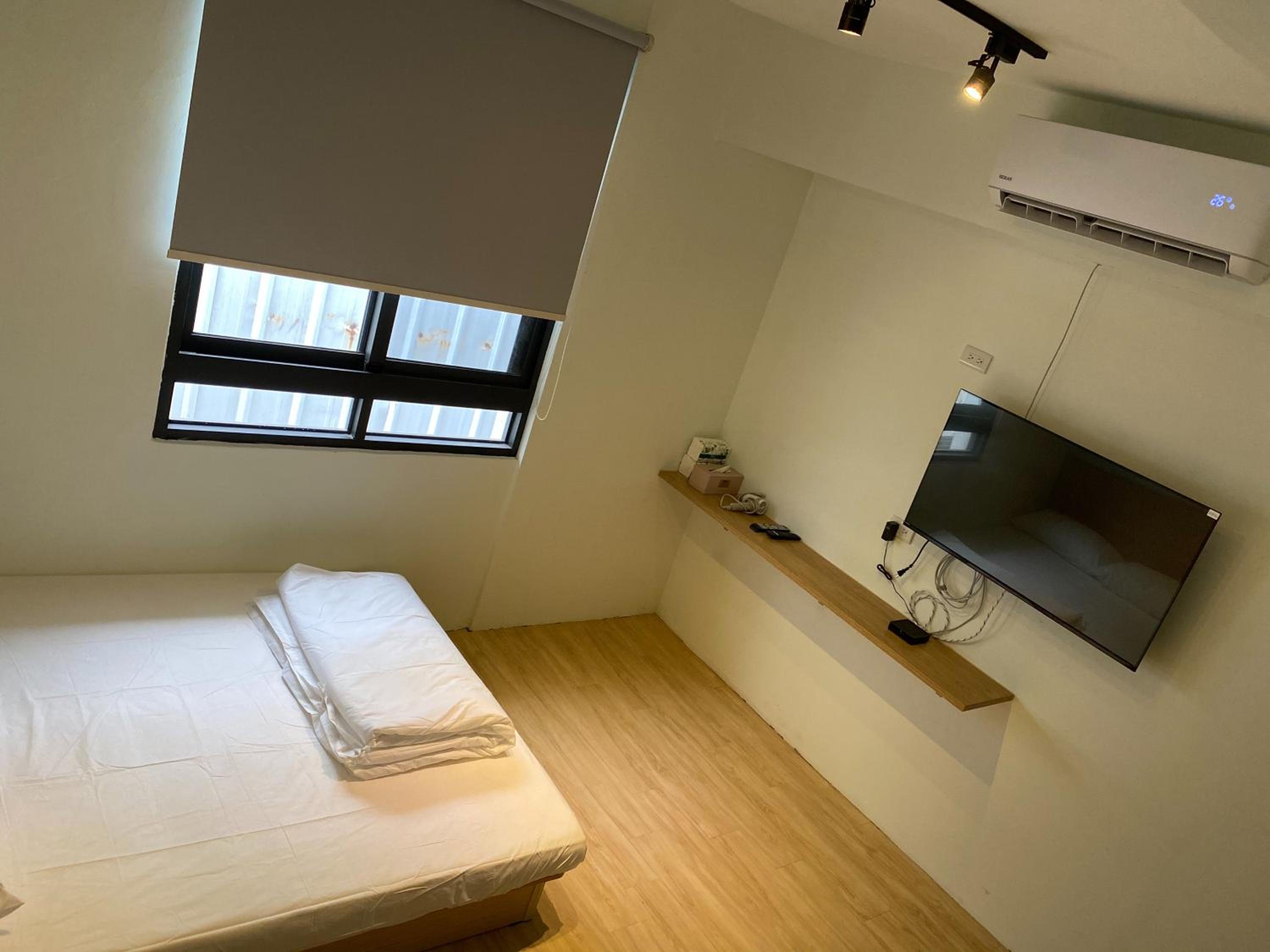 Standard Double Room with Shared Bathroom photo 3