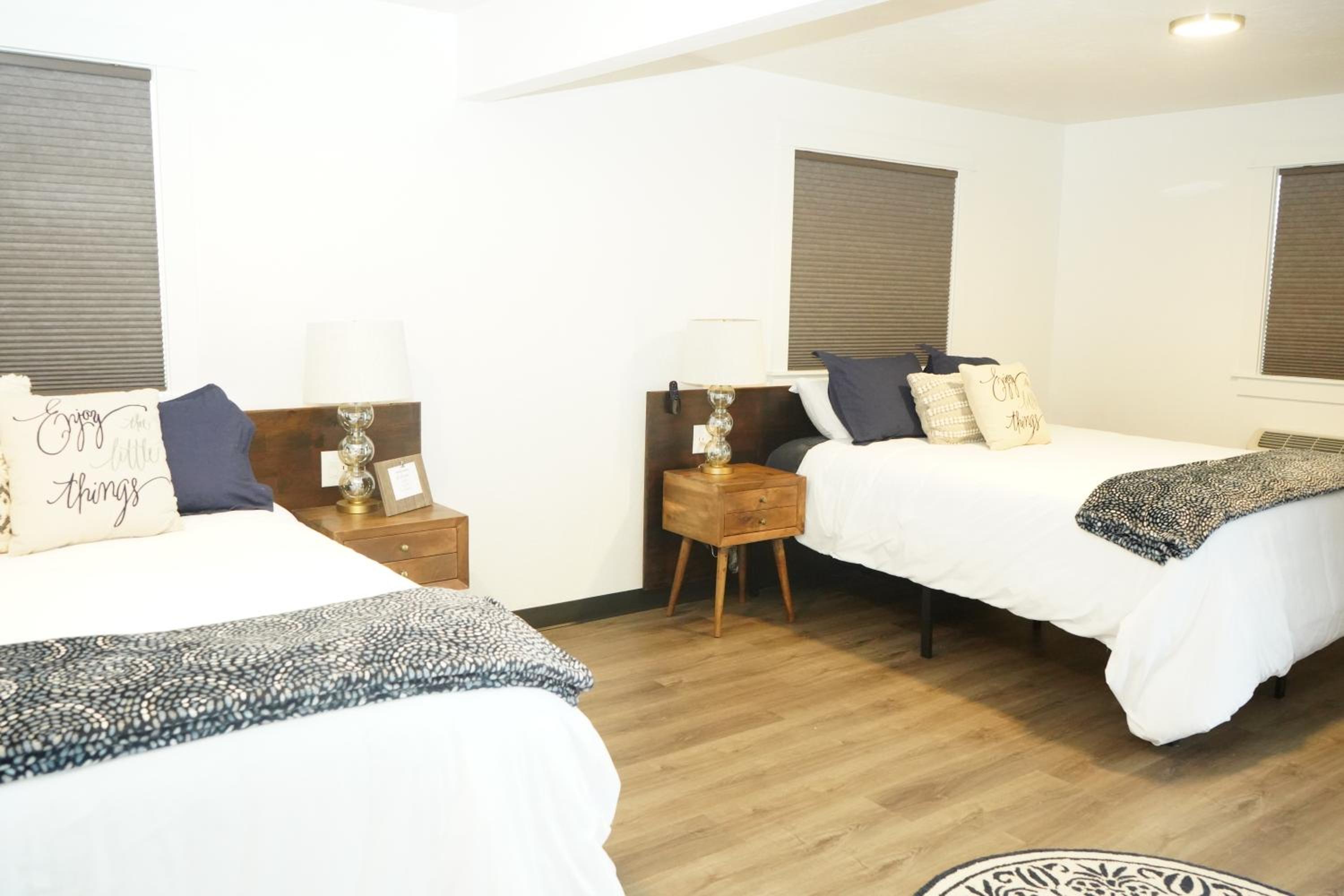 Quadruple Room with Private Bathroom