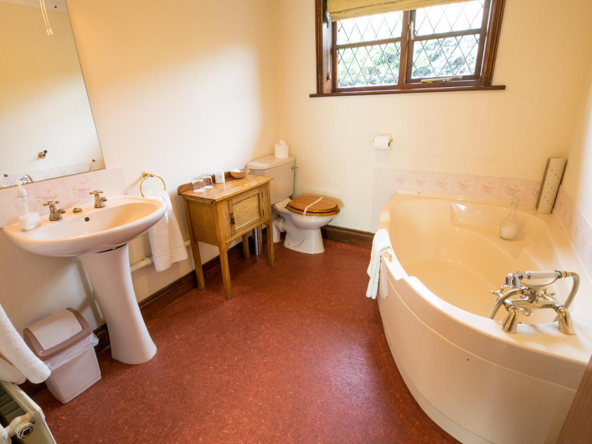Twin Room with Bath photo 3