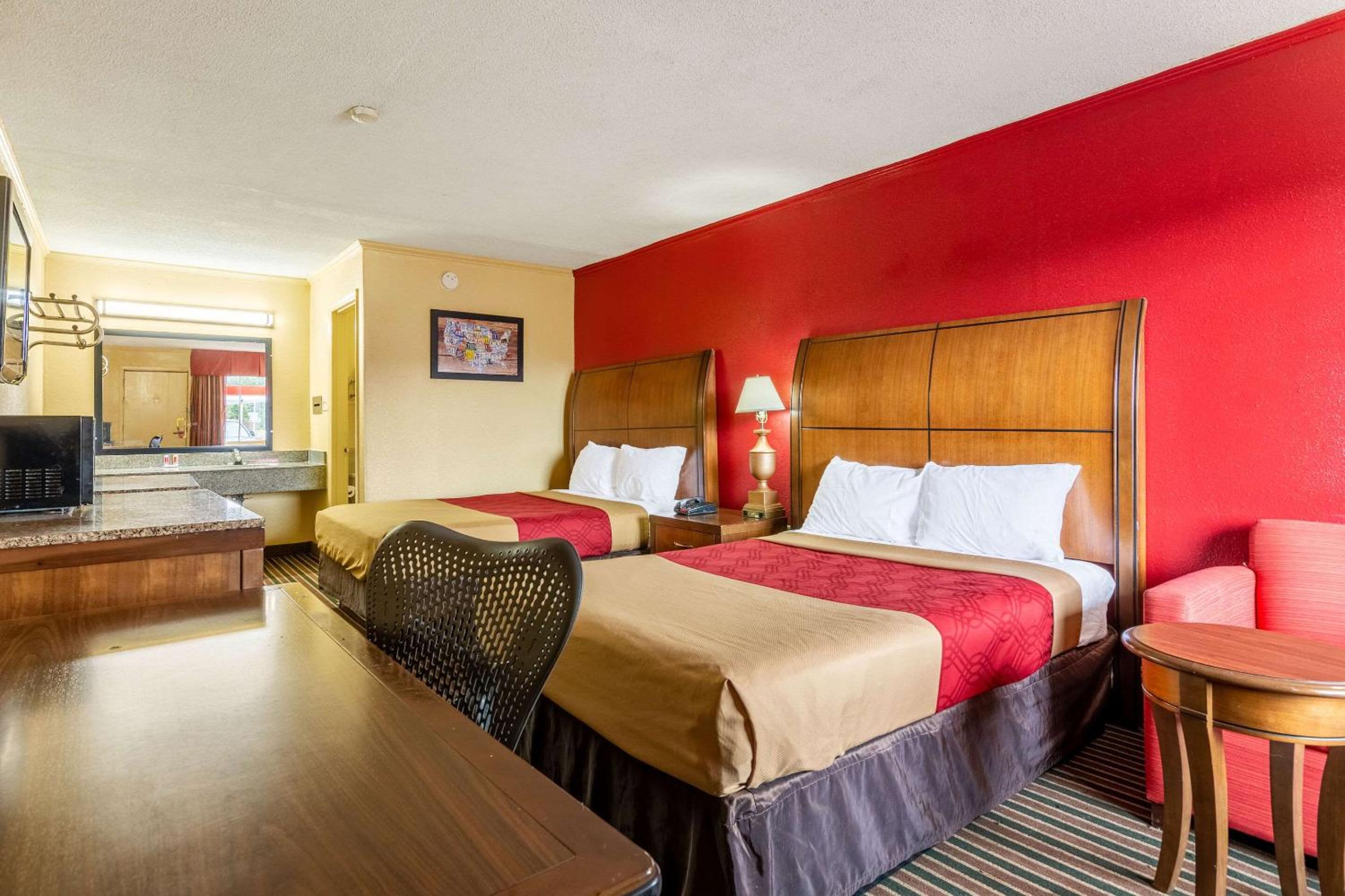 Double Room with Two Double Beds - Smoking - Photo 1