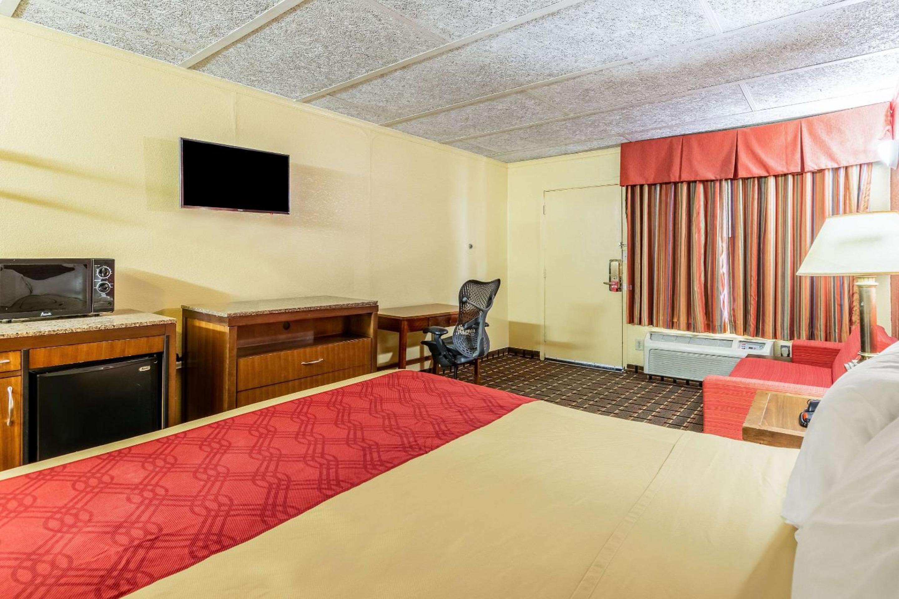 Standard King Room - Smoking - Photo 1