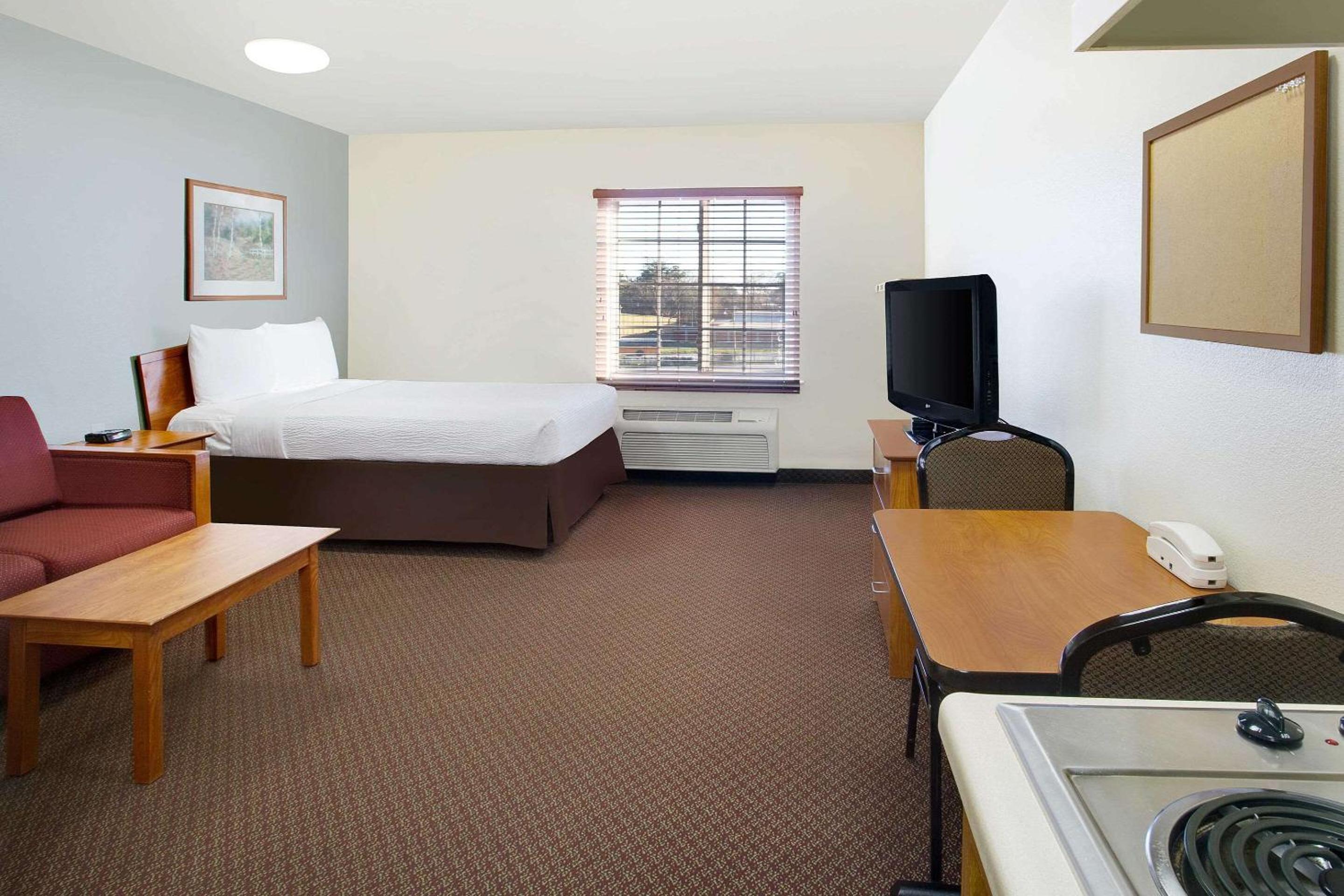 Deluxe Queen Room - Non Smoking