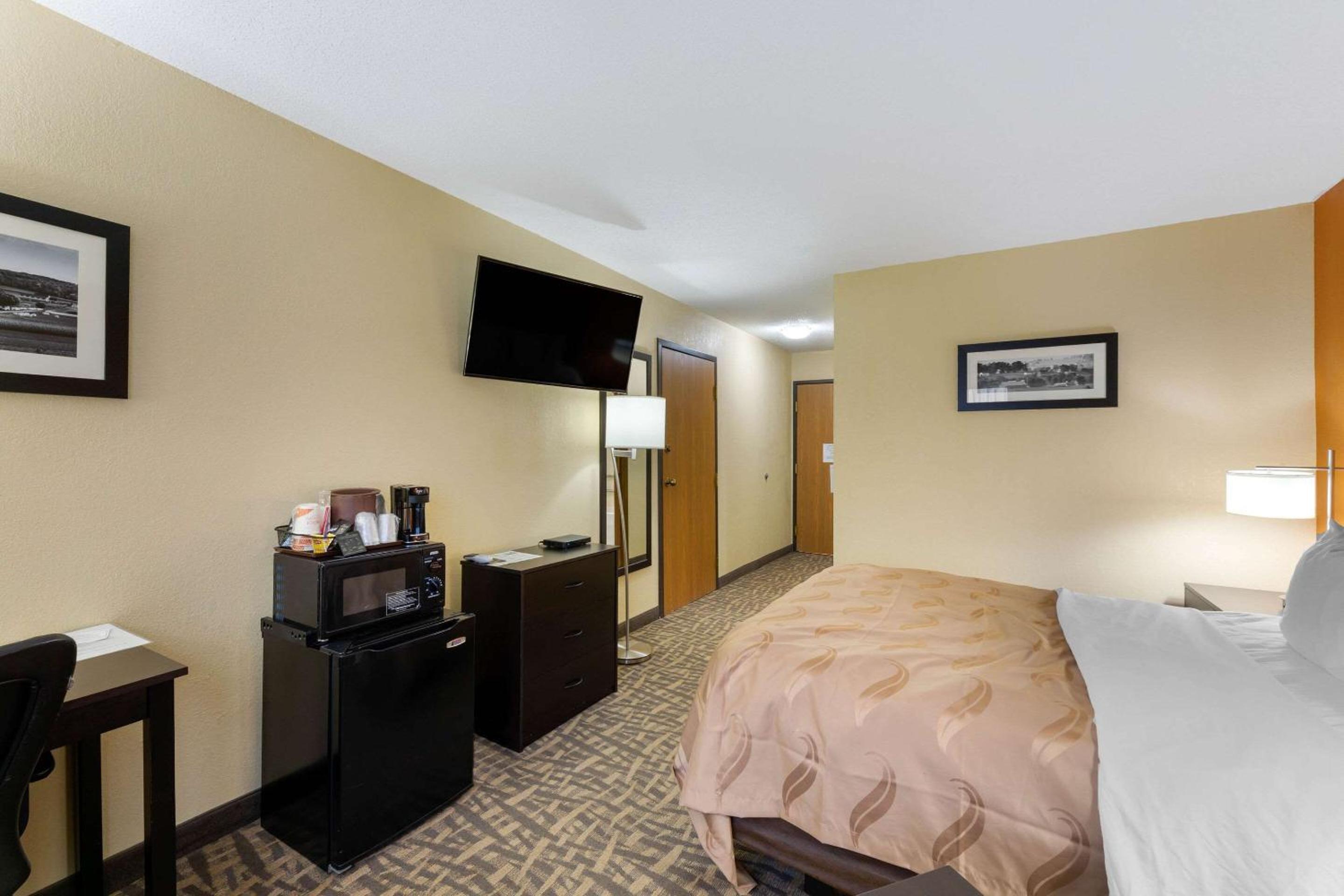 Queen Room - Accessible/Nonsmoking - Photo 2