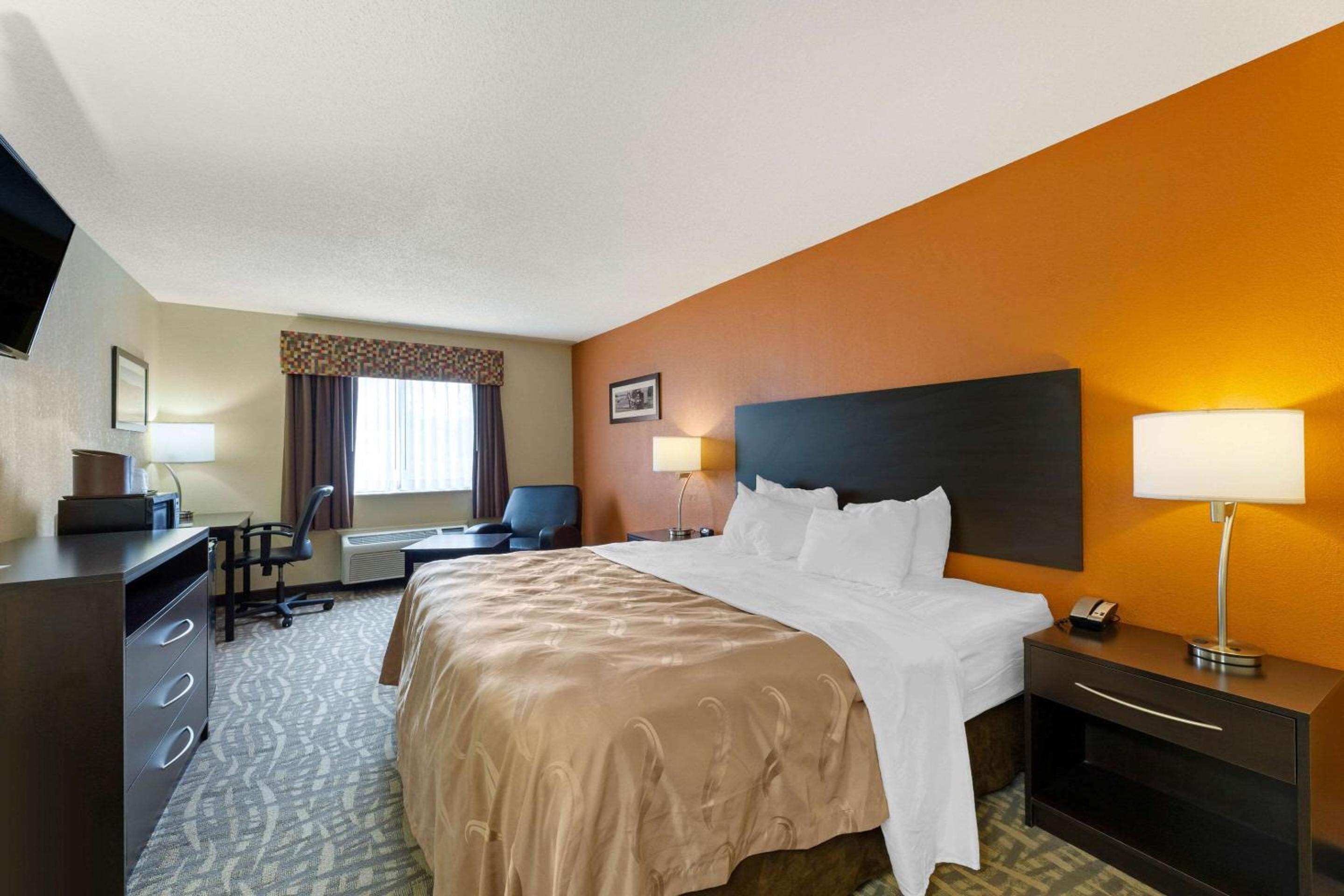 King Room - Non-Smoking - Photo 1