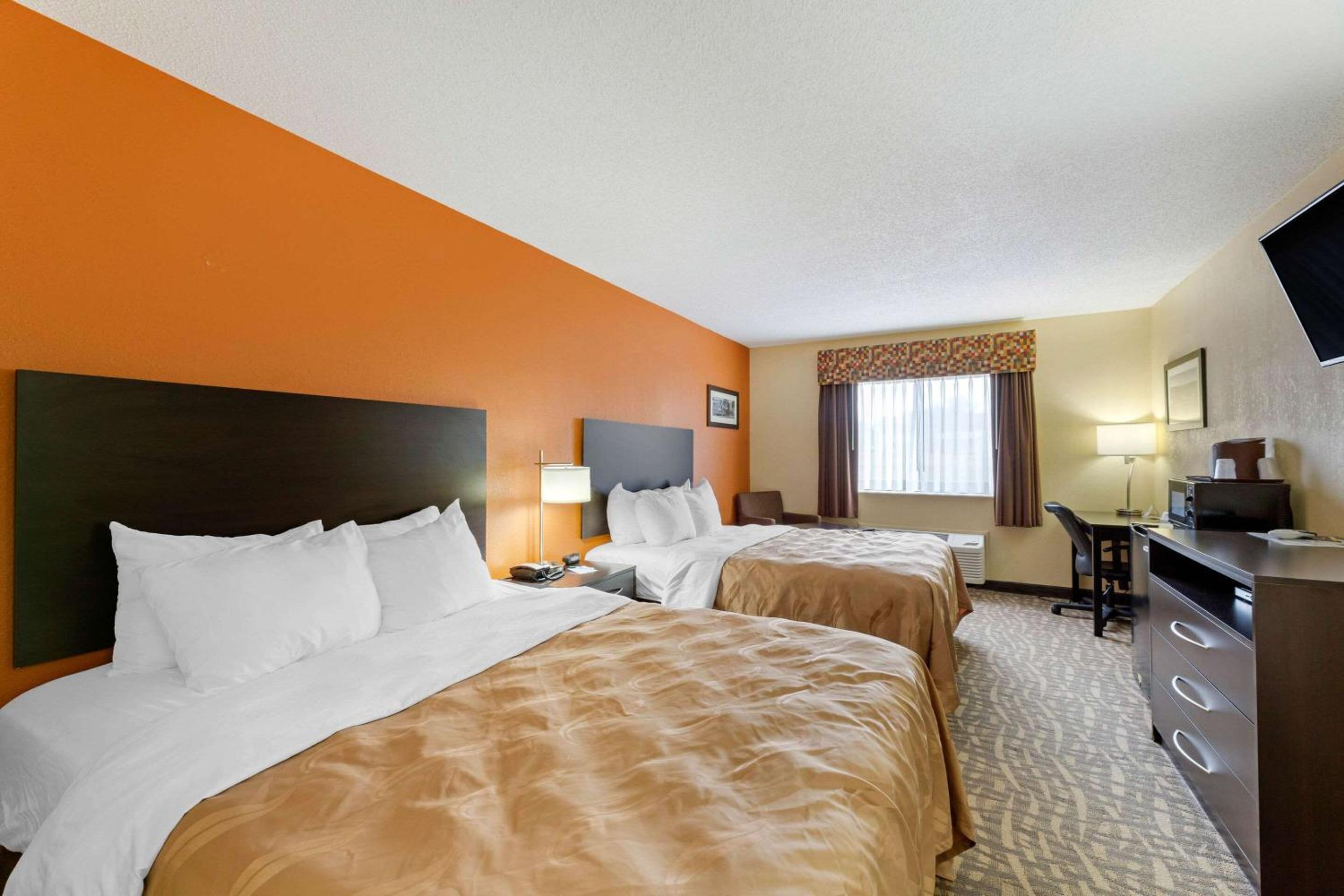 Queen Room with Two Queen Beds - Non-Smoking - Photo 1