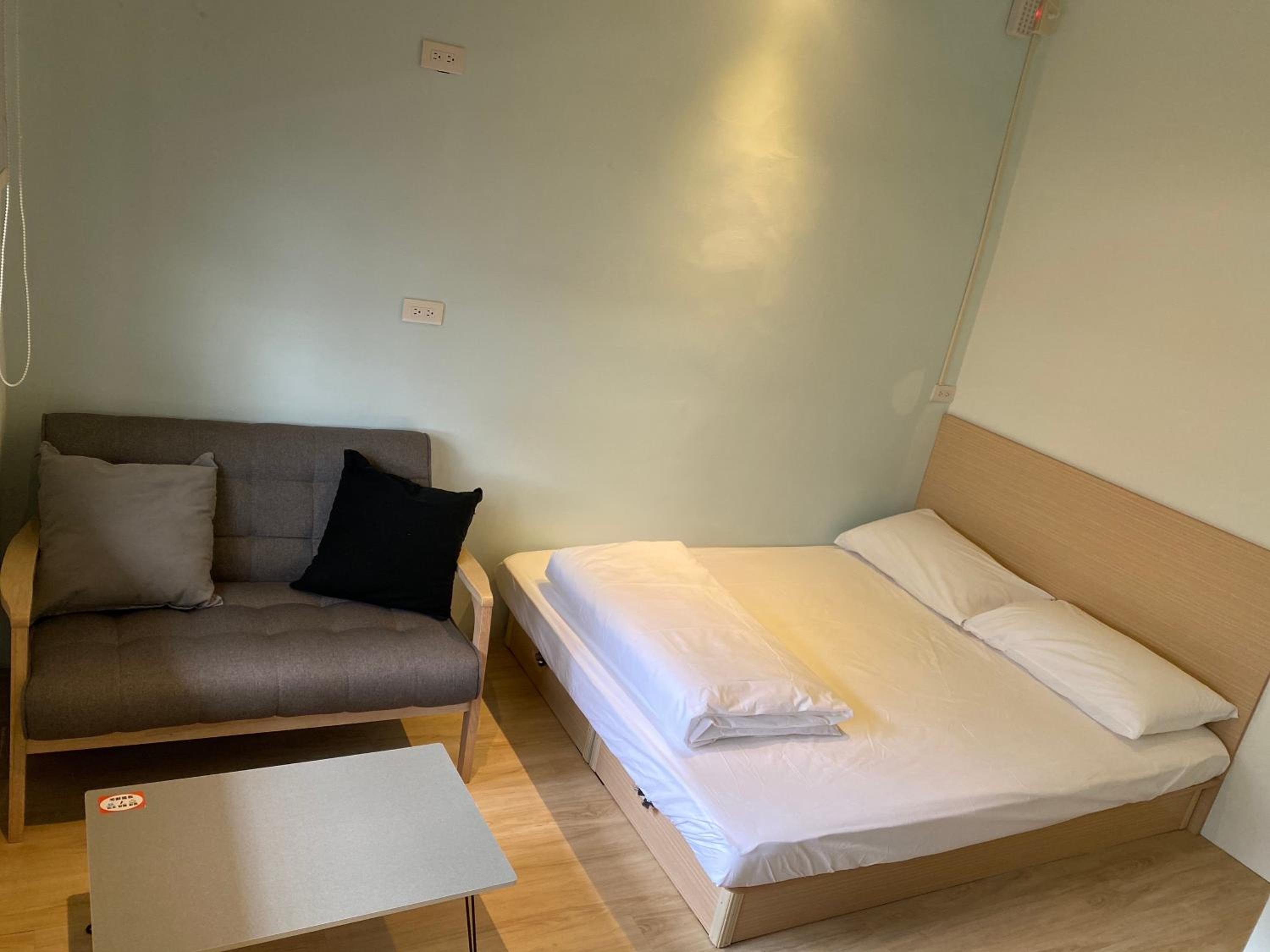 Standard Double Room with Shared Bathroom photo 1