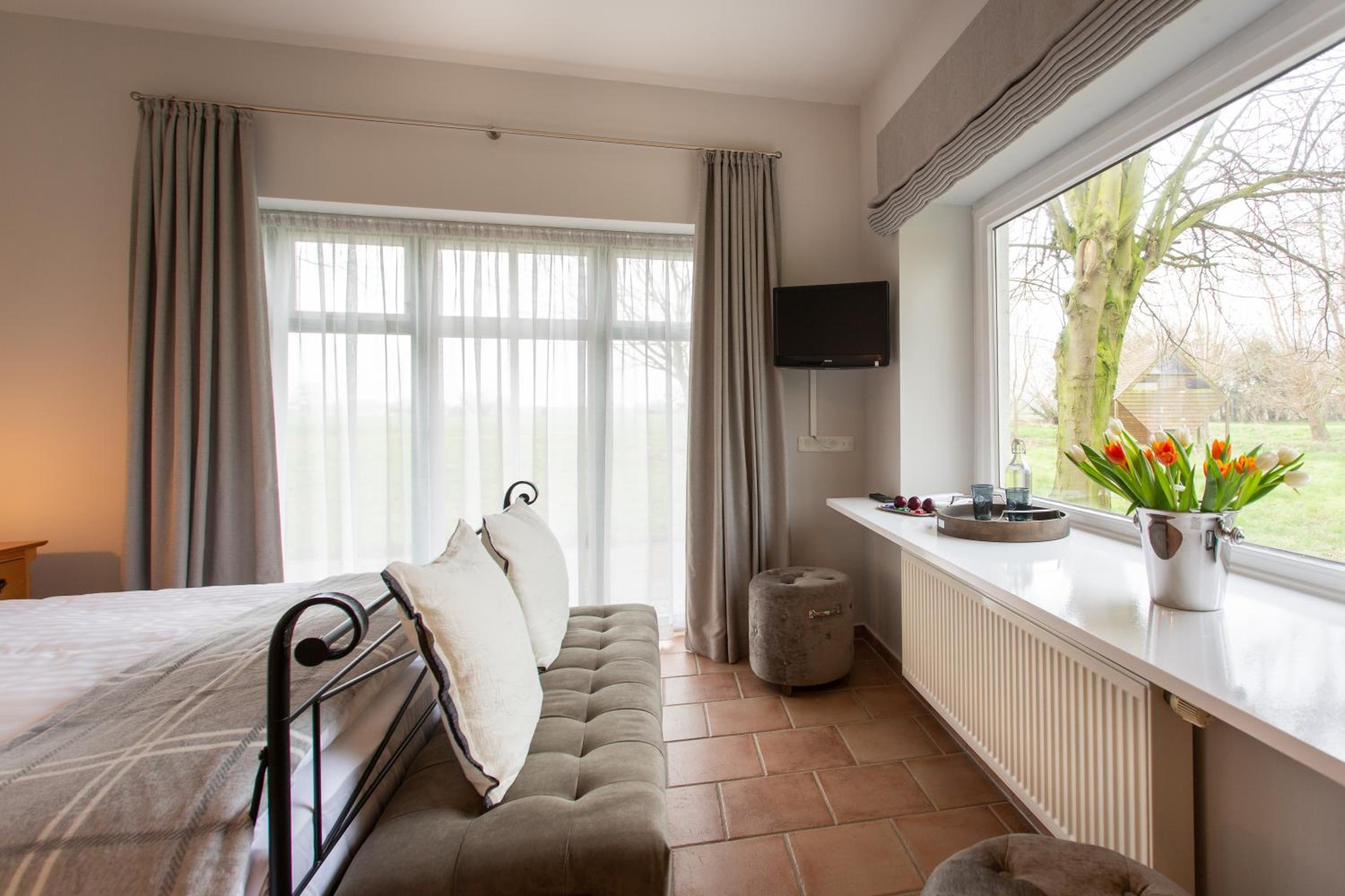 Deluxe Double Room with Shower - Photo 5