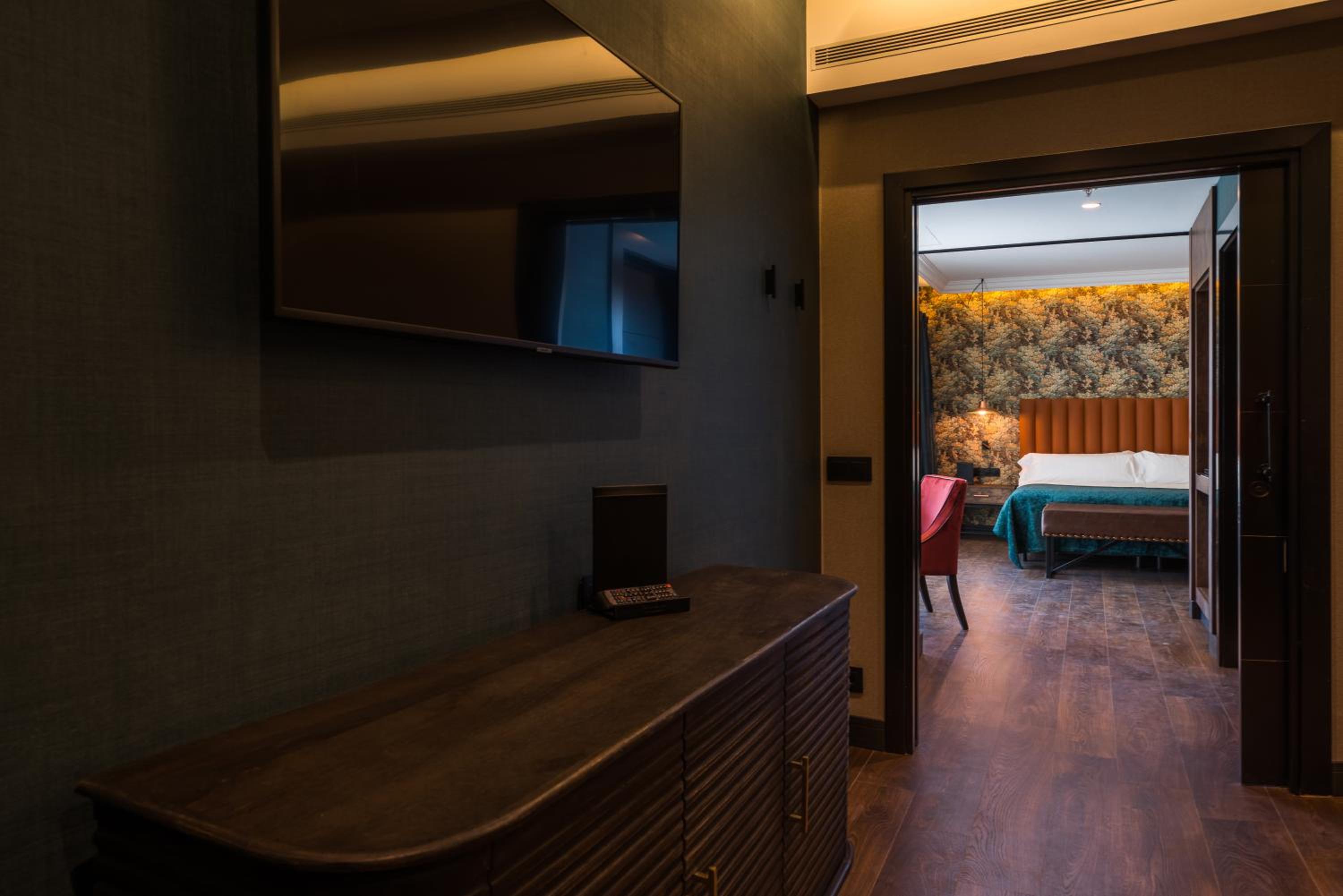 Suite - Photo 3