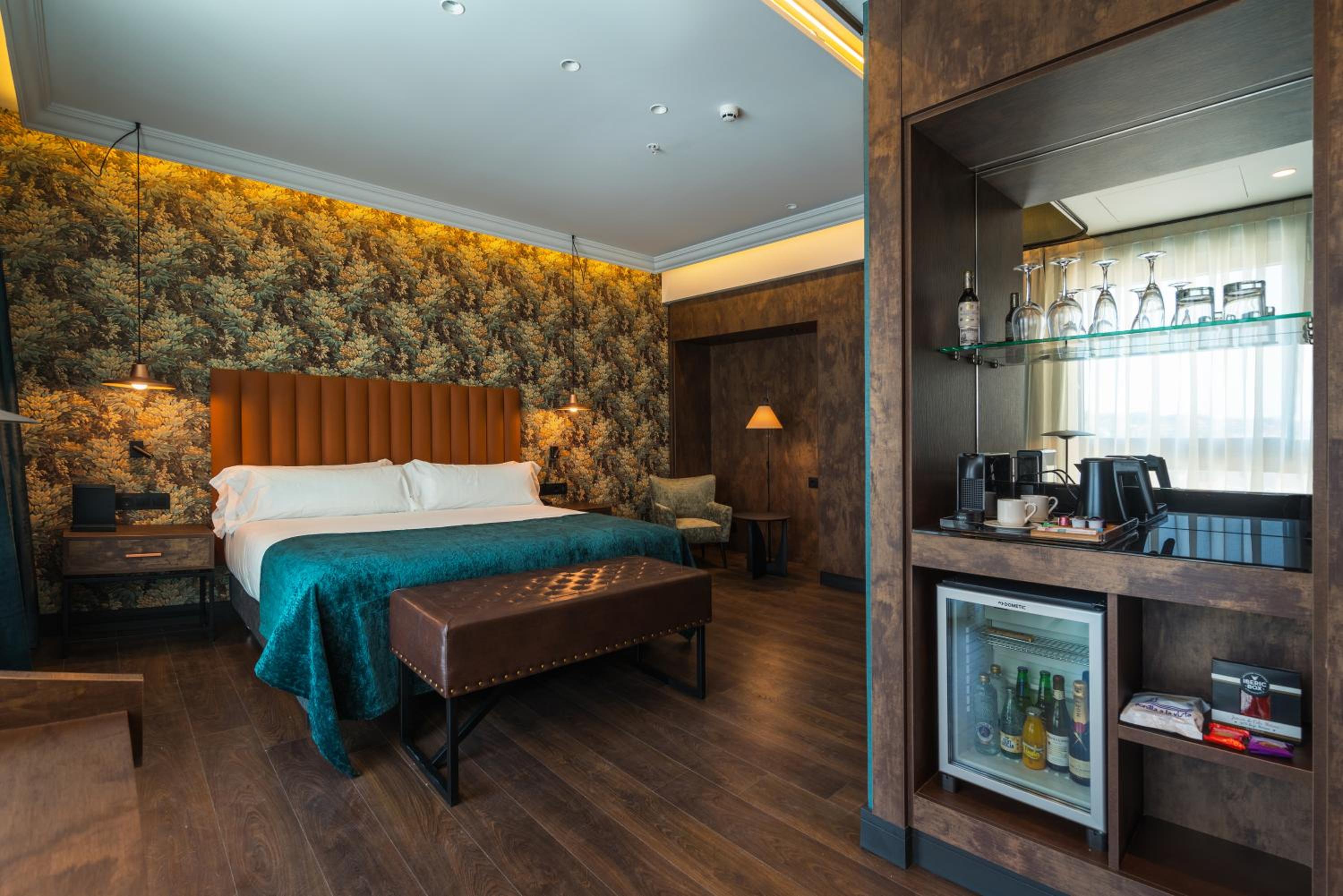 Suite - Photo 1