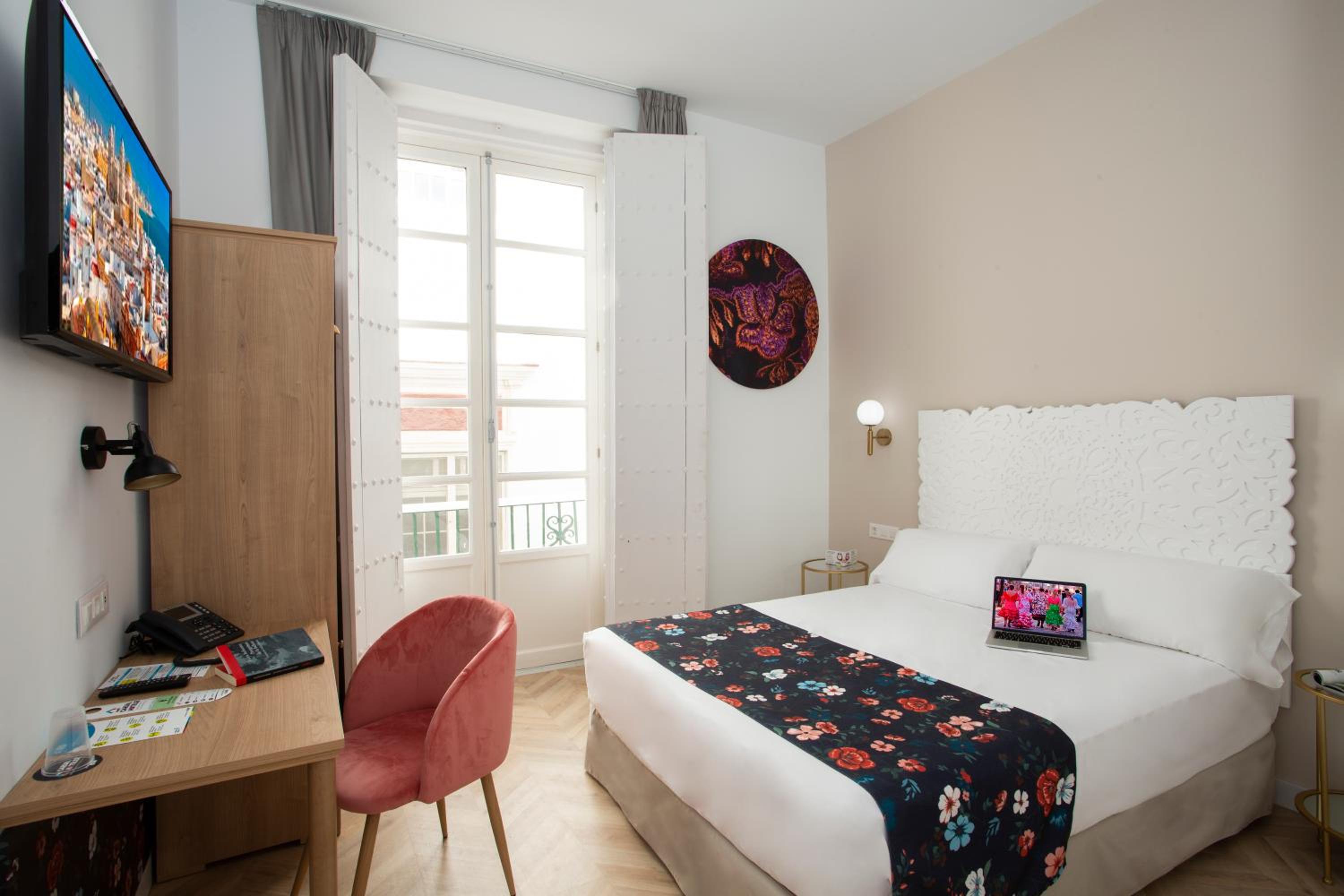 Double Room with Balcony - Photo 2