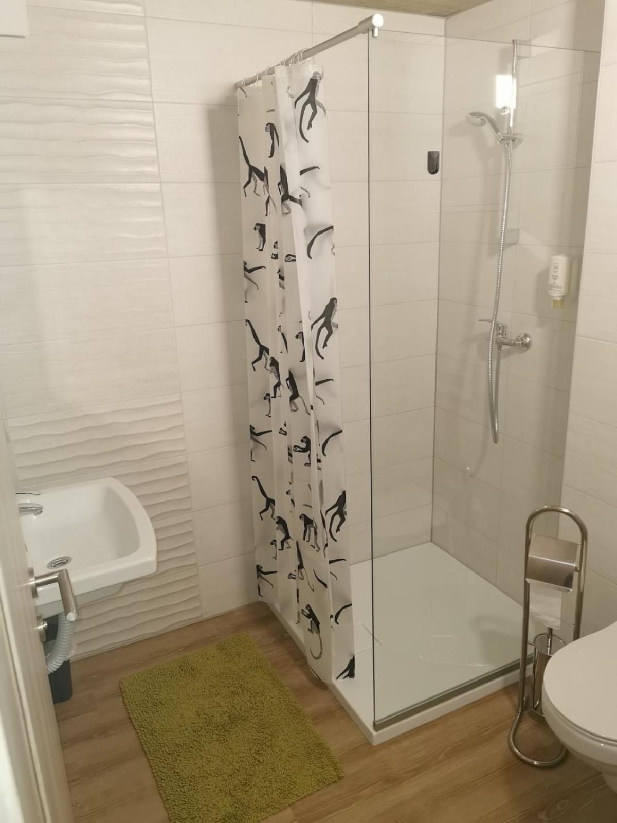 Double Room with Private Bathroom - Photo 5