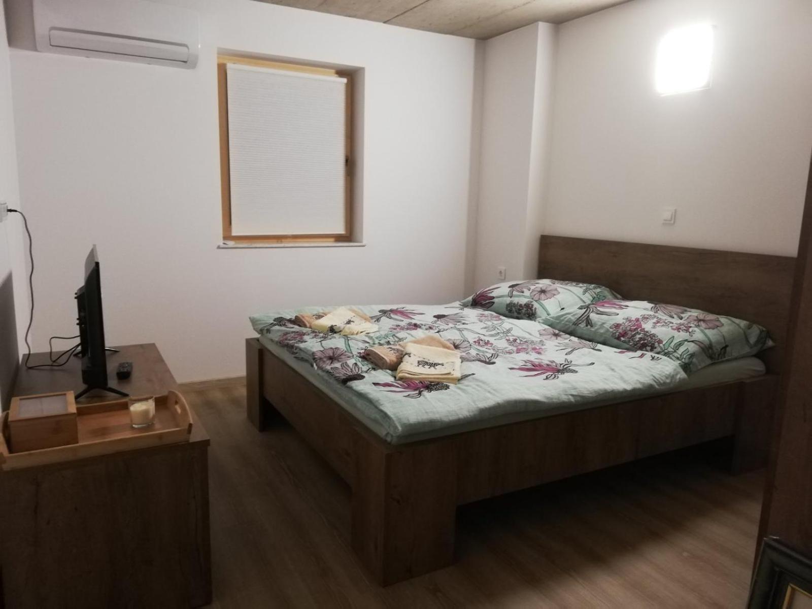 Double Room with Private Bathroom - Photo 3
