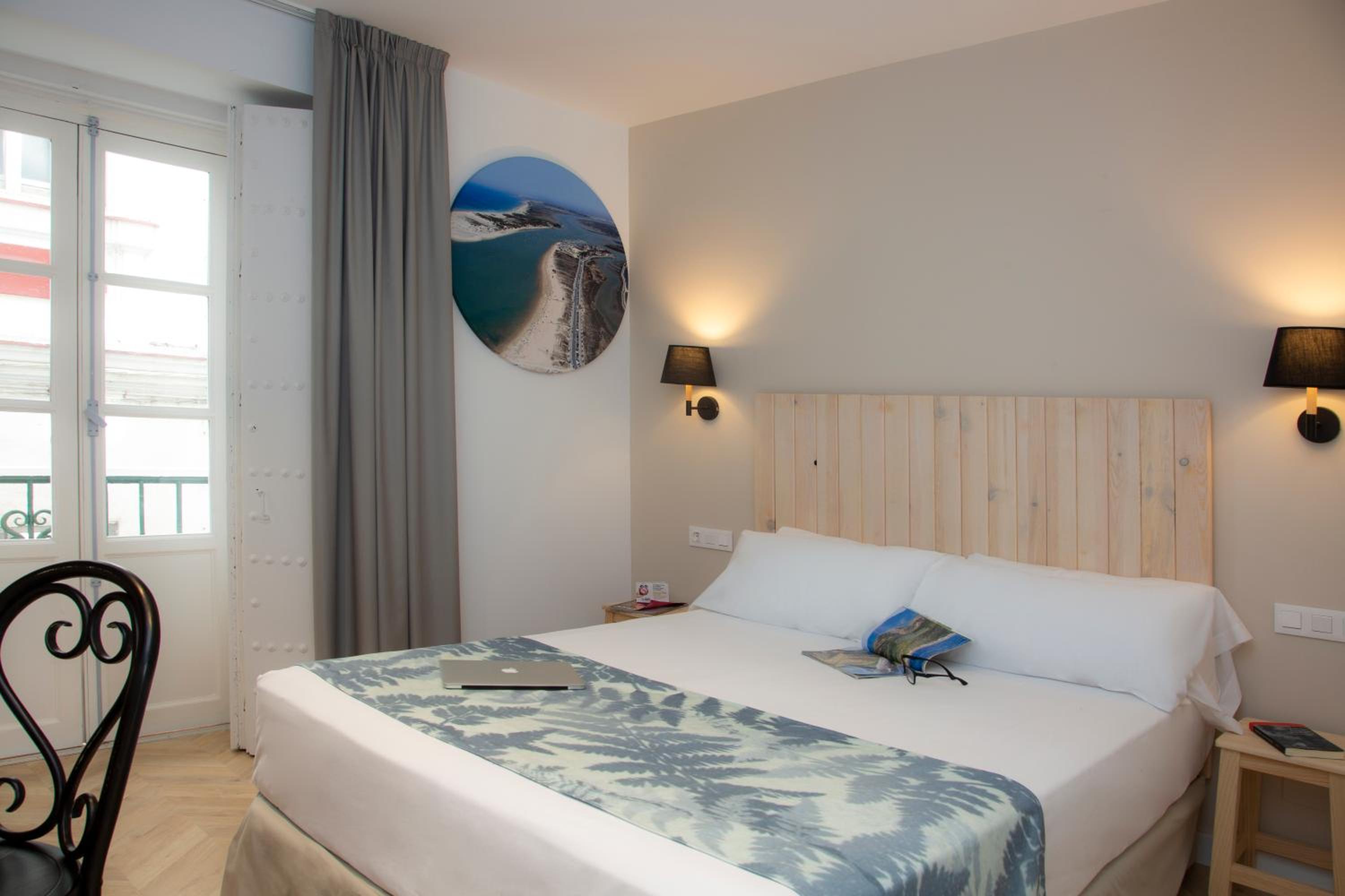 Double Room with Balcony - Photo 3