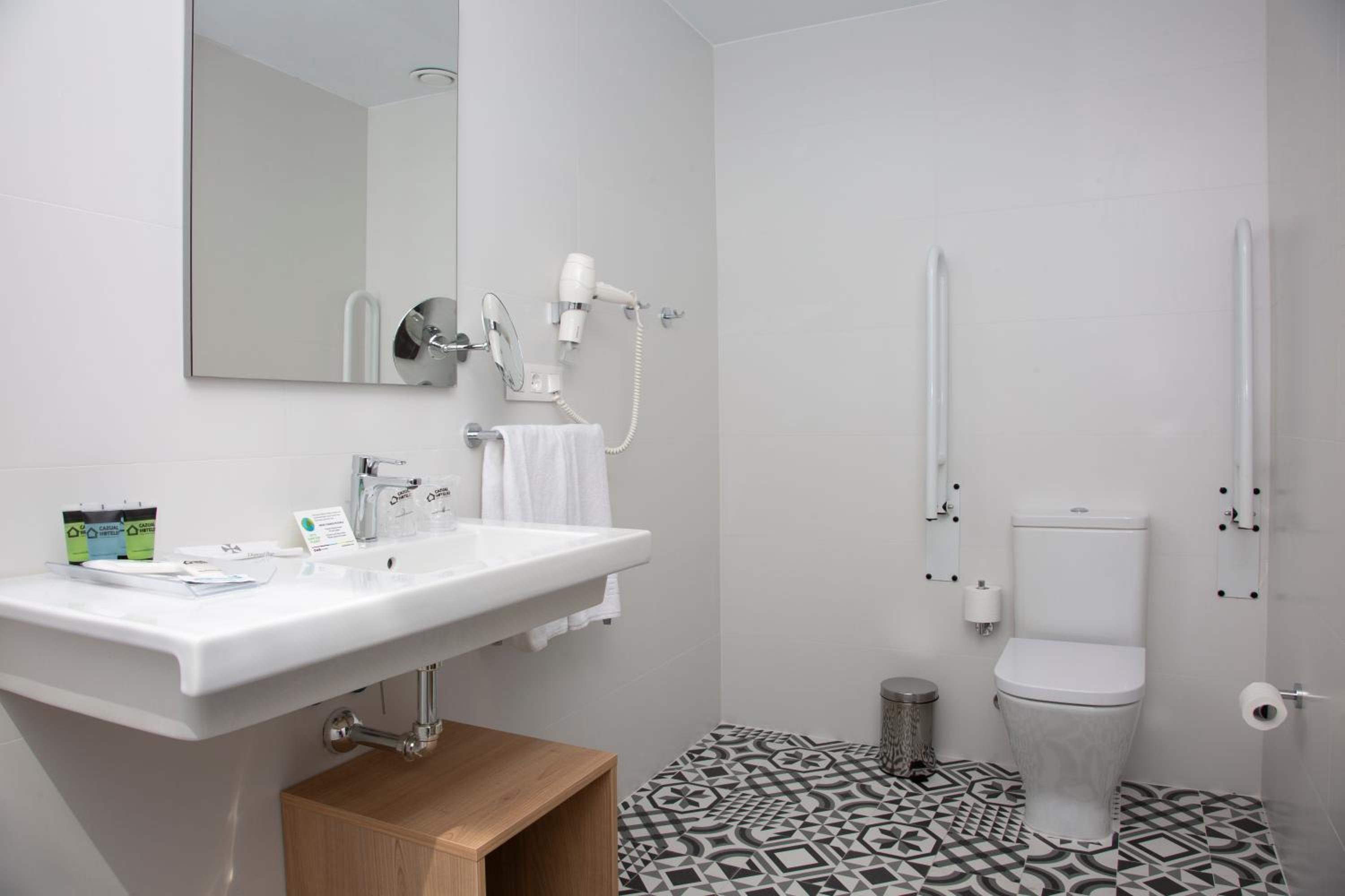 Double Room - Photo 7