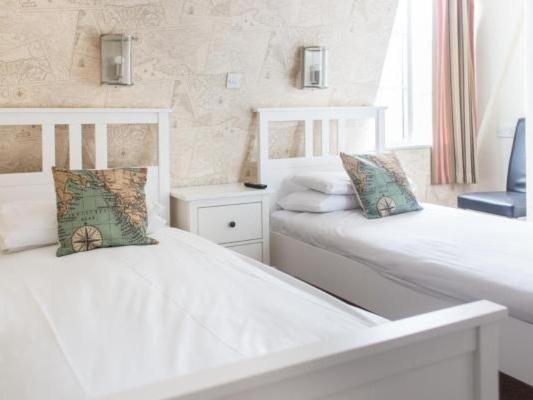 Standard Twin Room - Photo 1