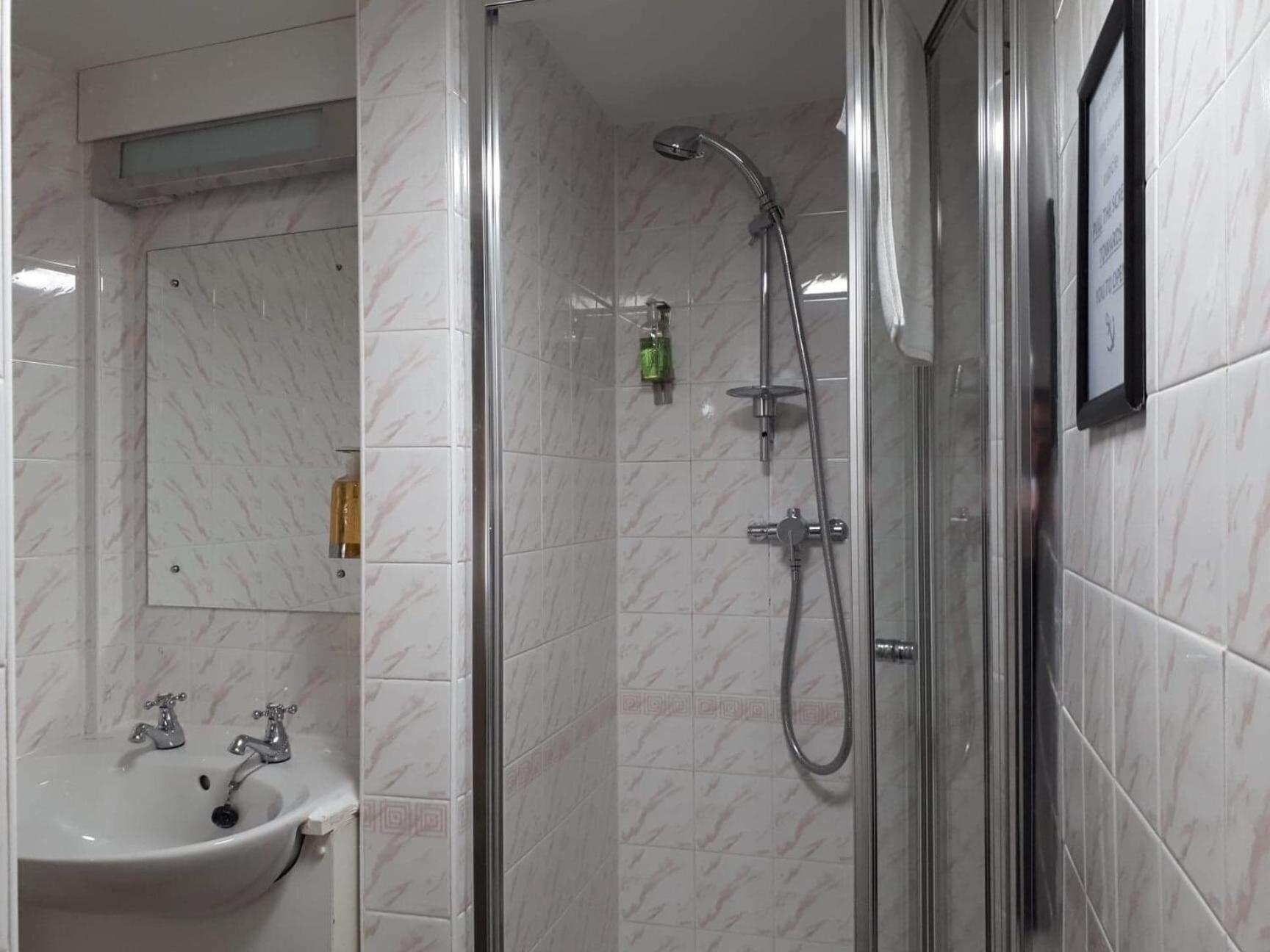 Double Room with Private Bathroom photo 2
