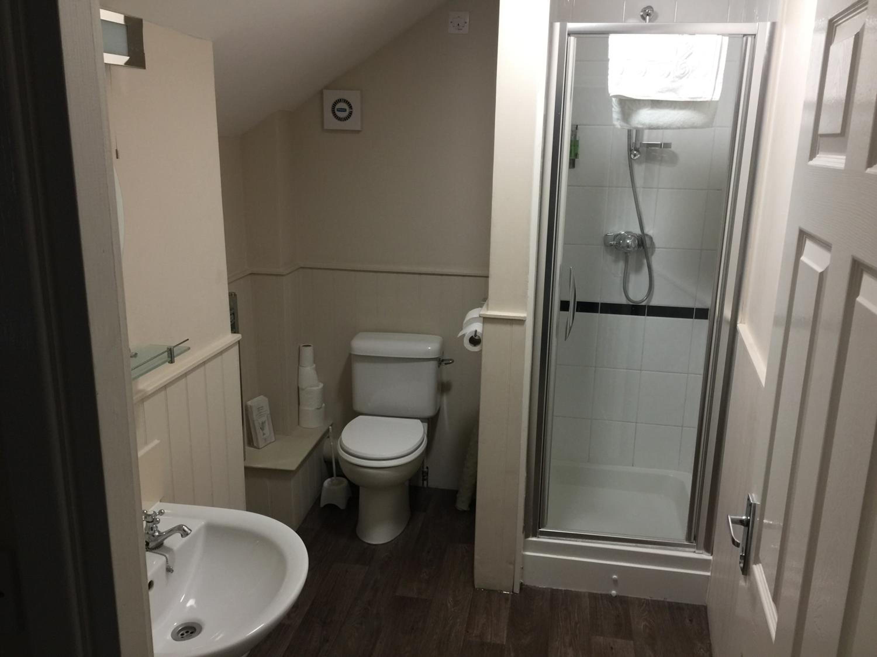 Twin Room with Shower - Photo 6