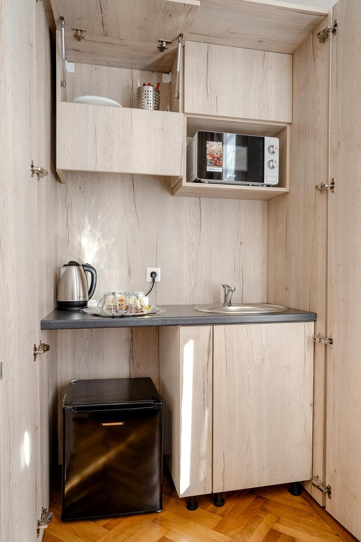 One-Bedroom Apartment - Photo 7
