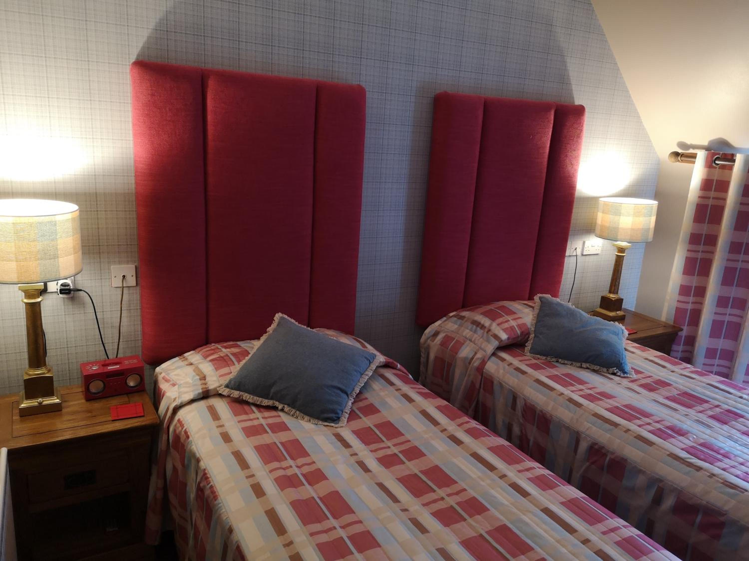 Standard Twin Room - Photo 3