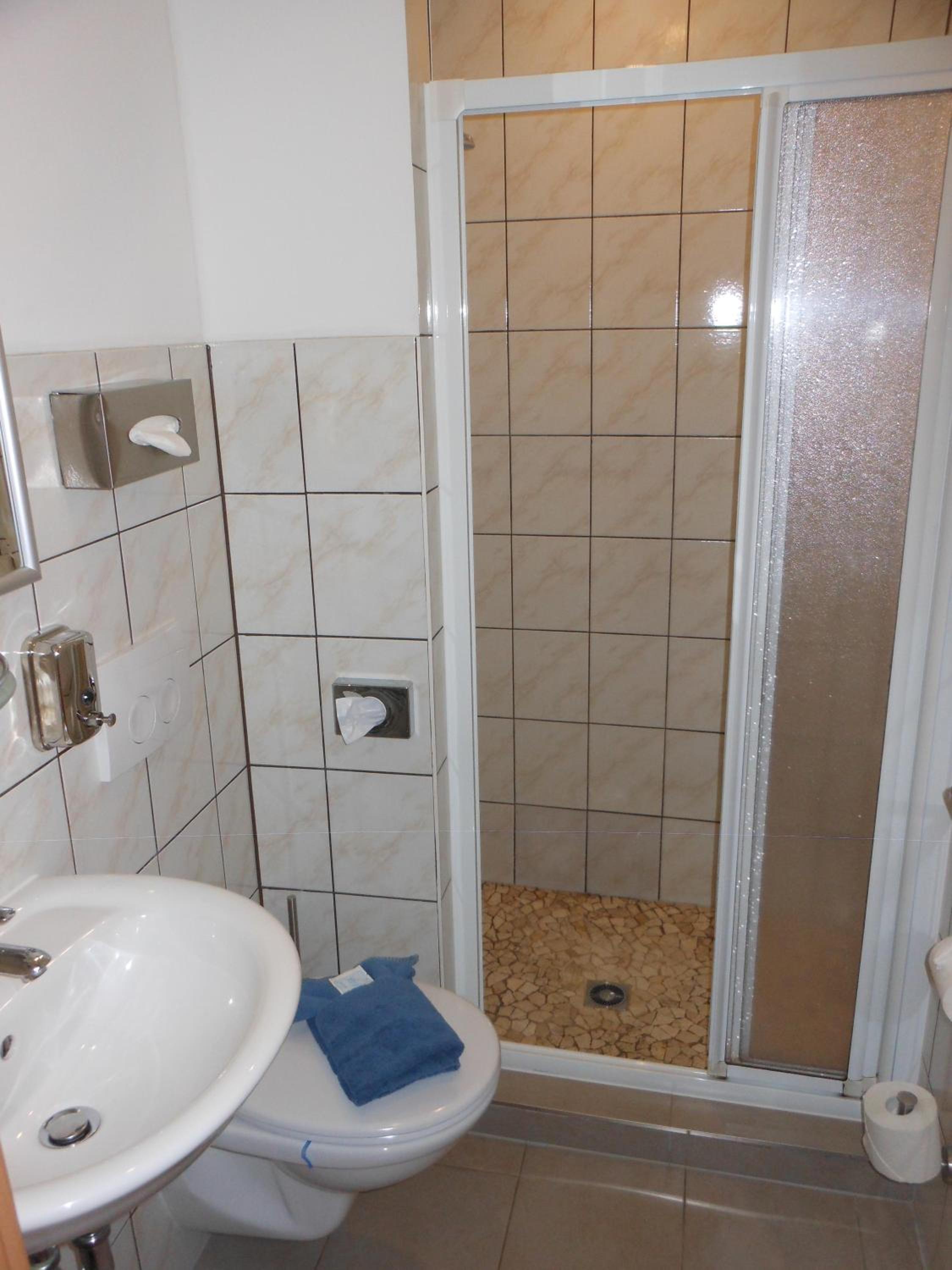 Budget Twin Room photo 2