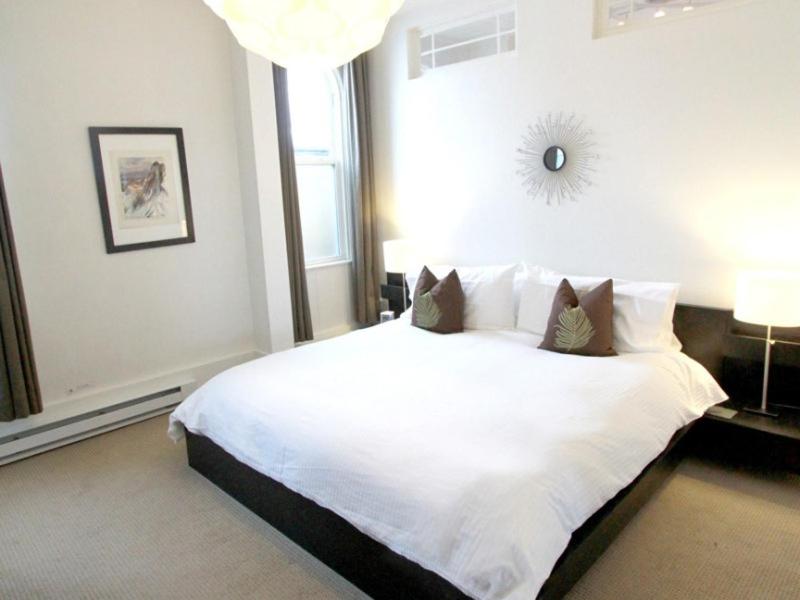 One-Bedroom Deluxe Apartment