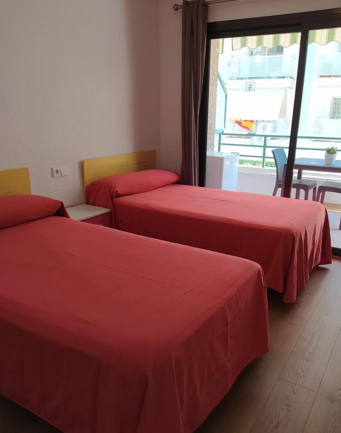 Twin Room with Private Bathroom, photo 7