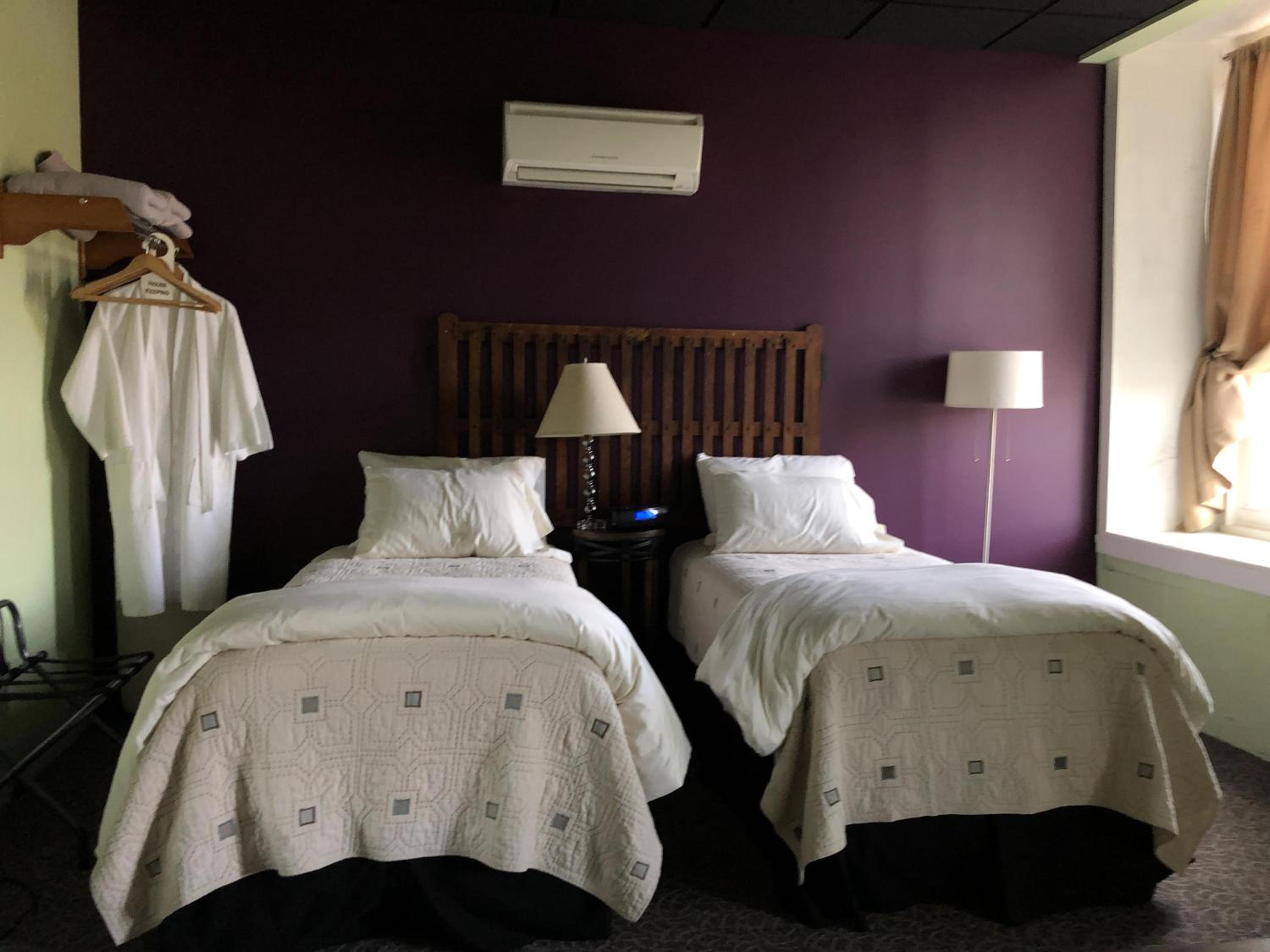 Small Twin Room photo 2