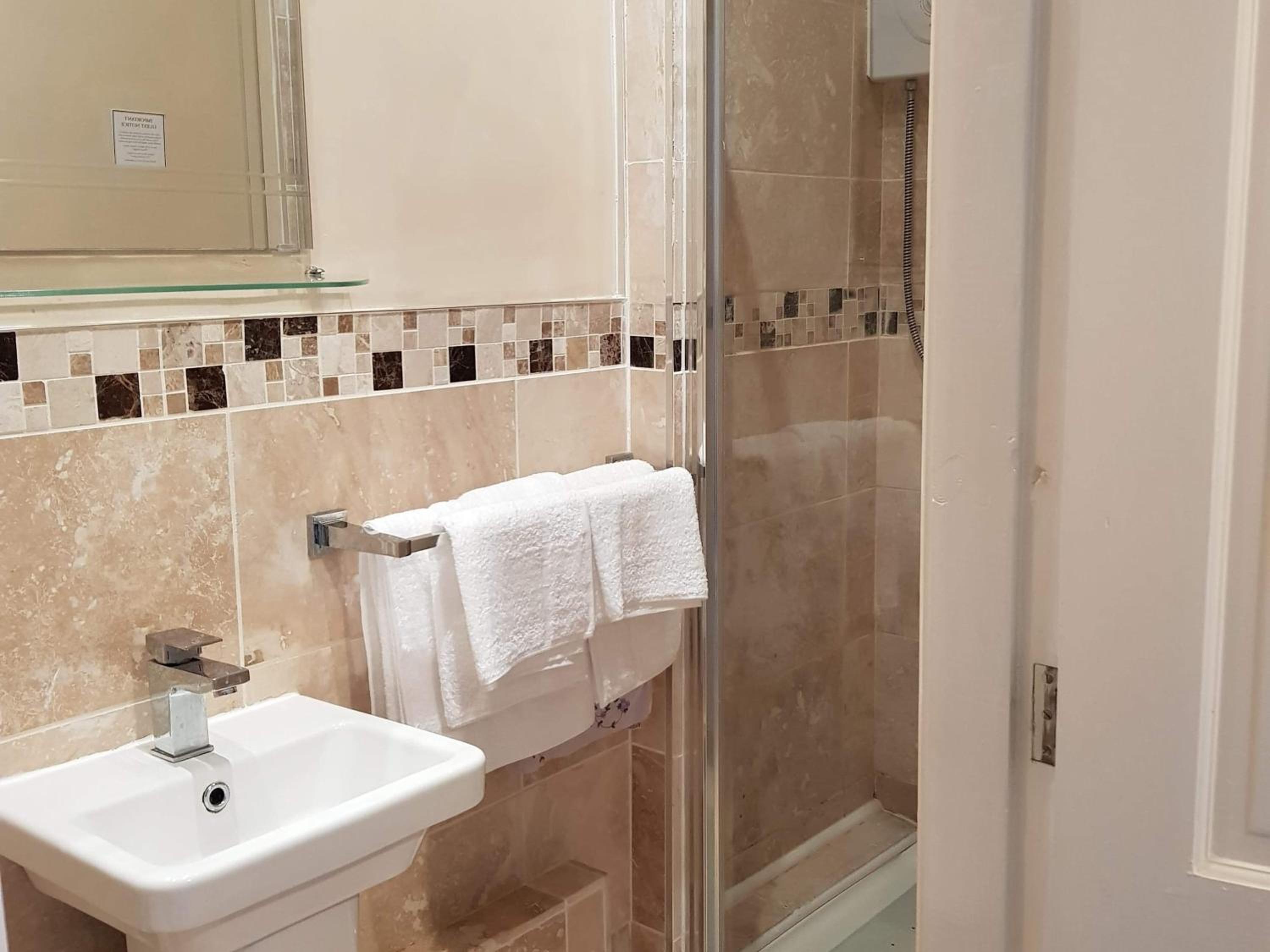 Twin Room with Shower photo 3