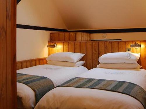 Twin Room With Private Bathroom photo 1