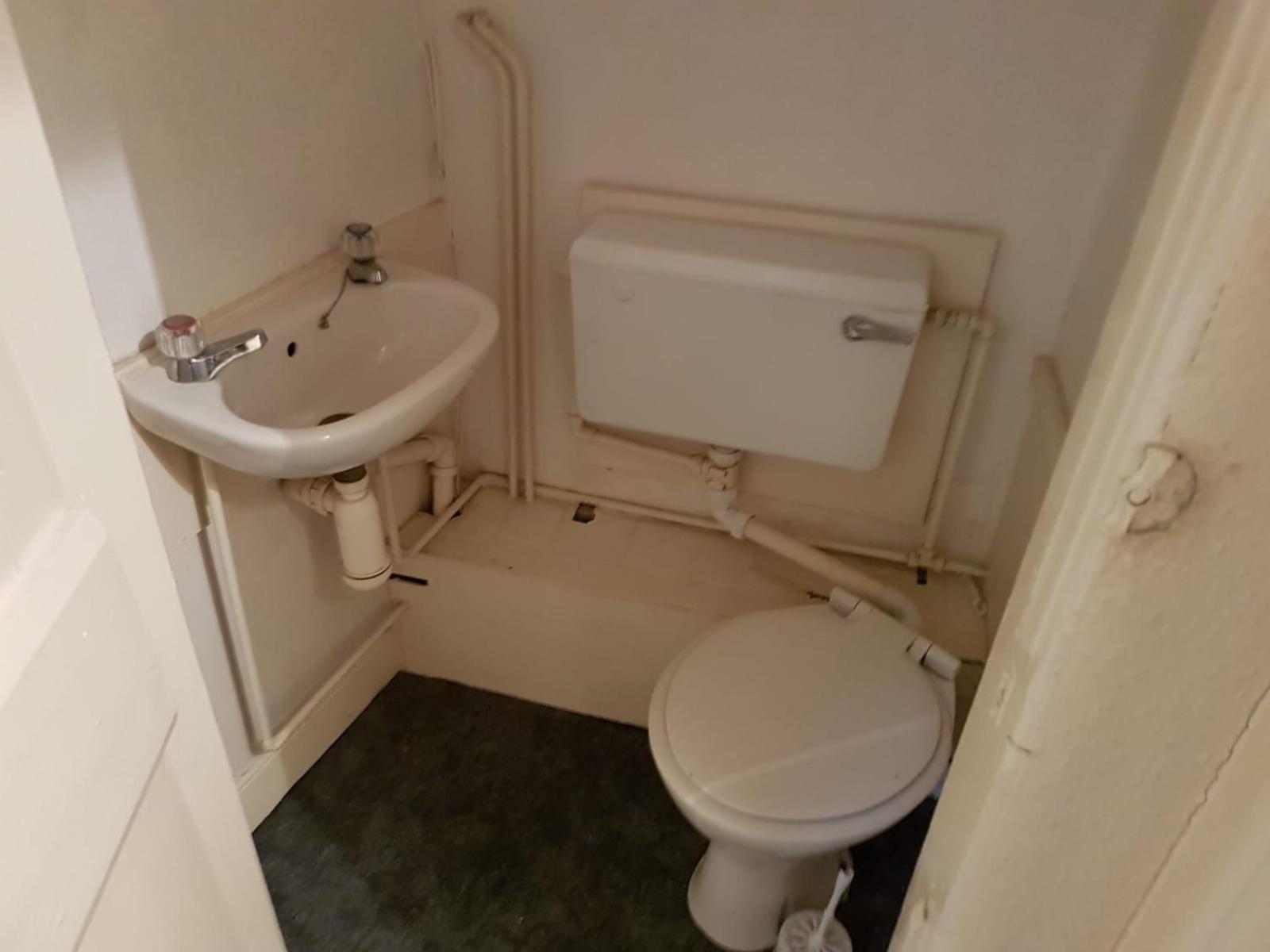 Double Room with Shared Bathroom photo 2