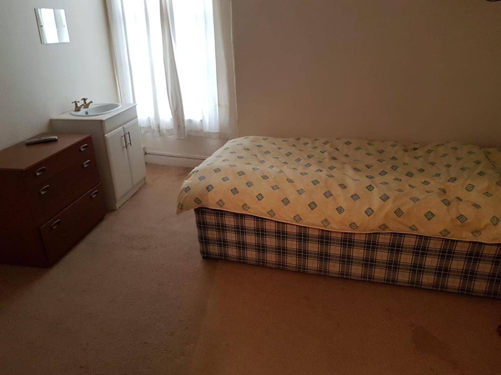 Single Room with Shared Bathroom photo 1