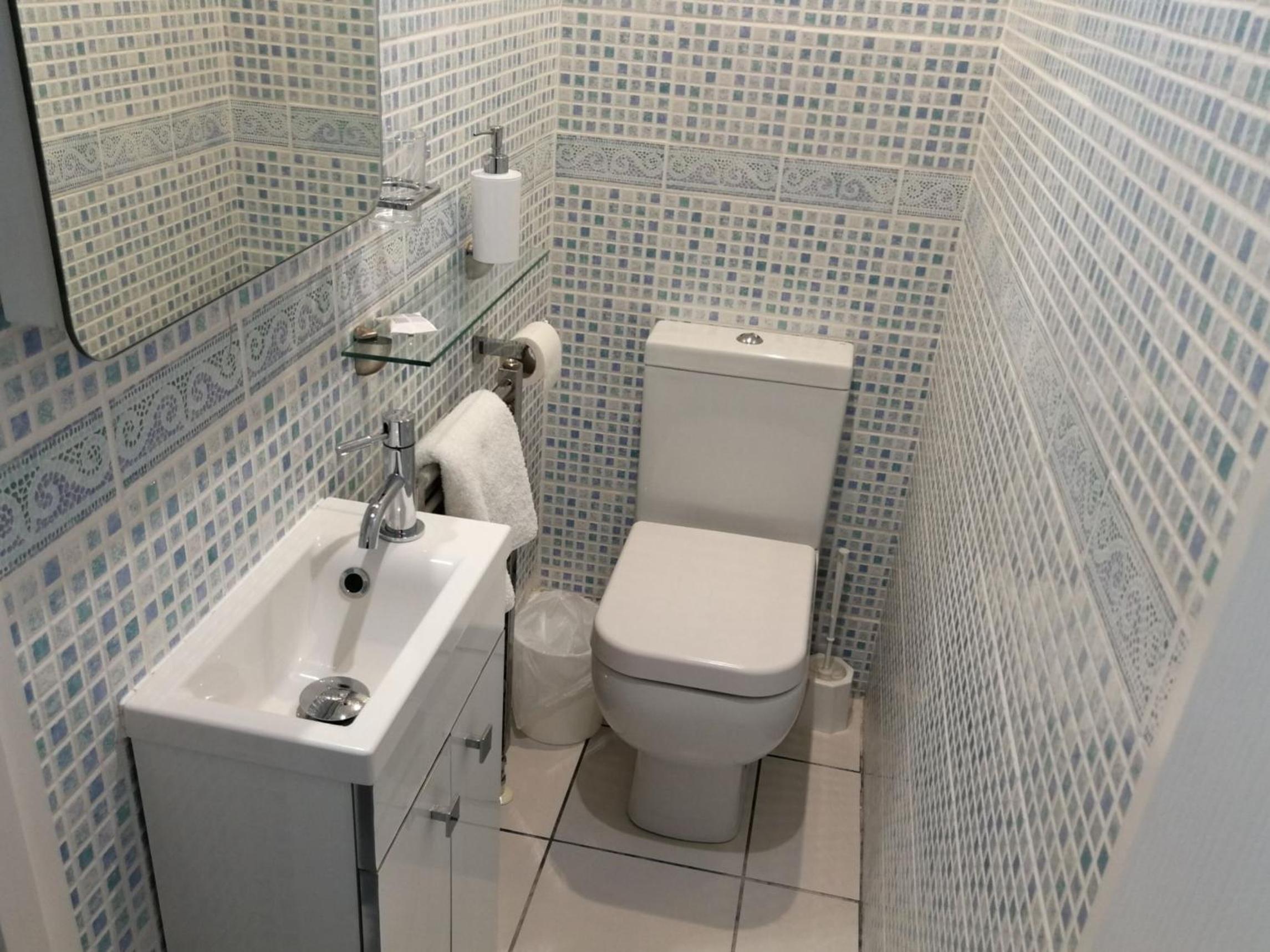 Single Room With Private Bathroom photo 2