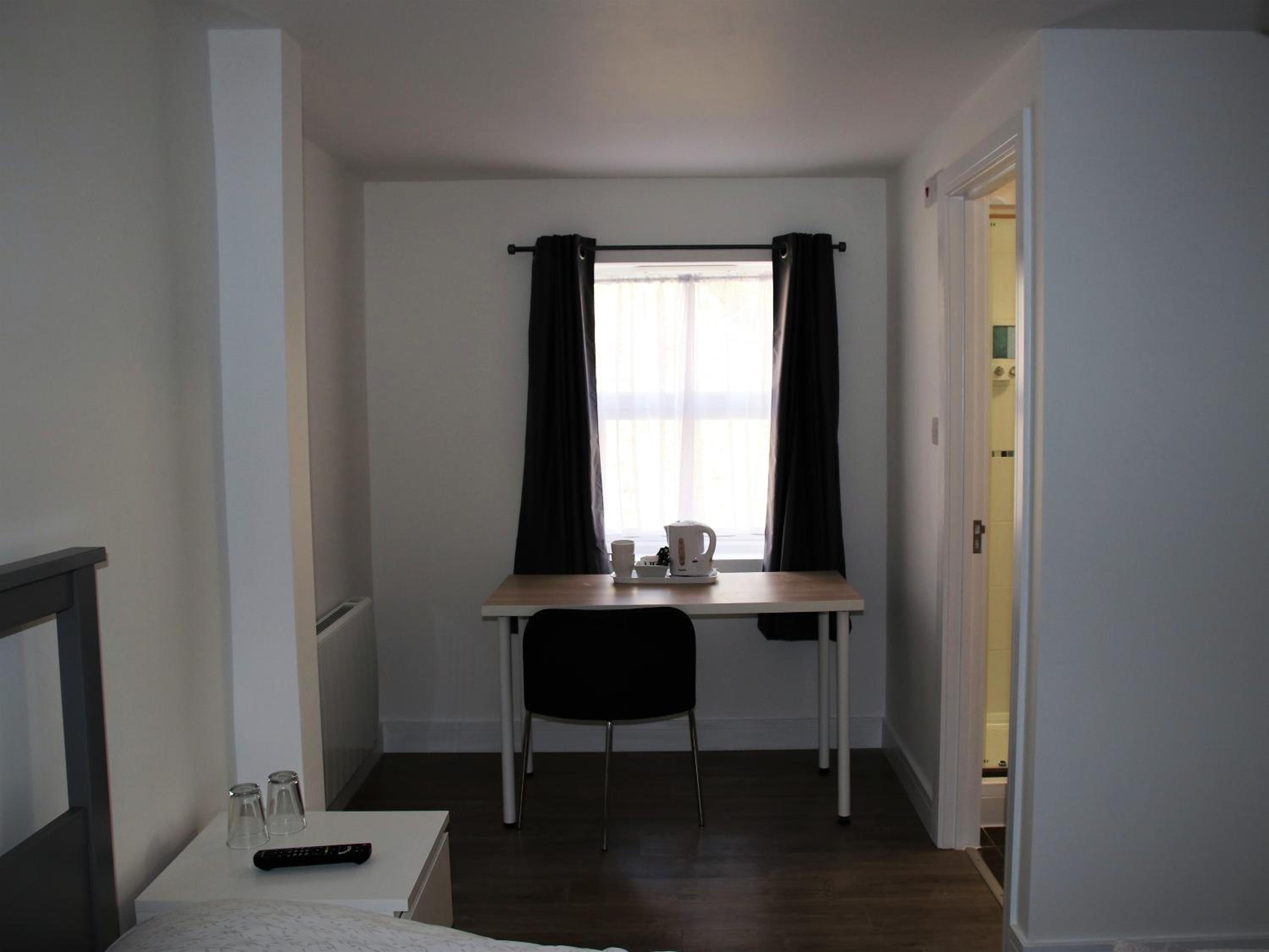 Deluxe Double Room with Shower - Photo 7