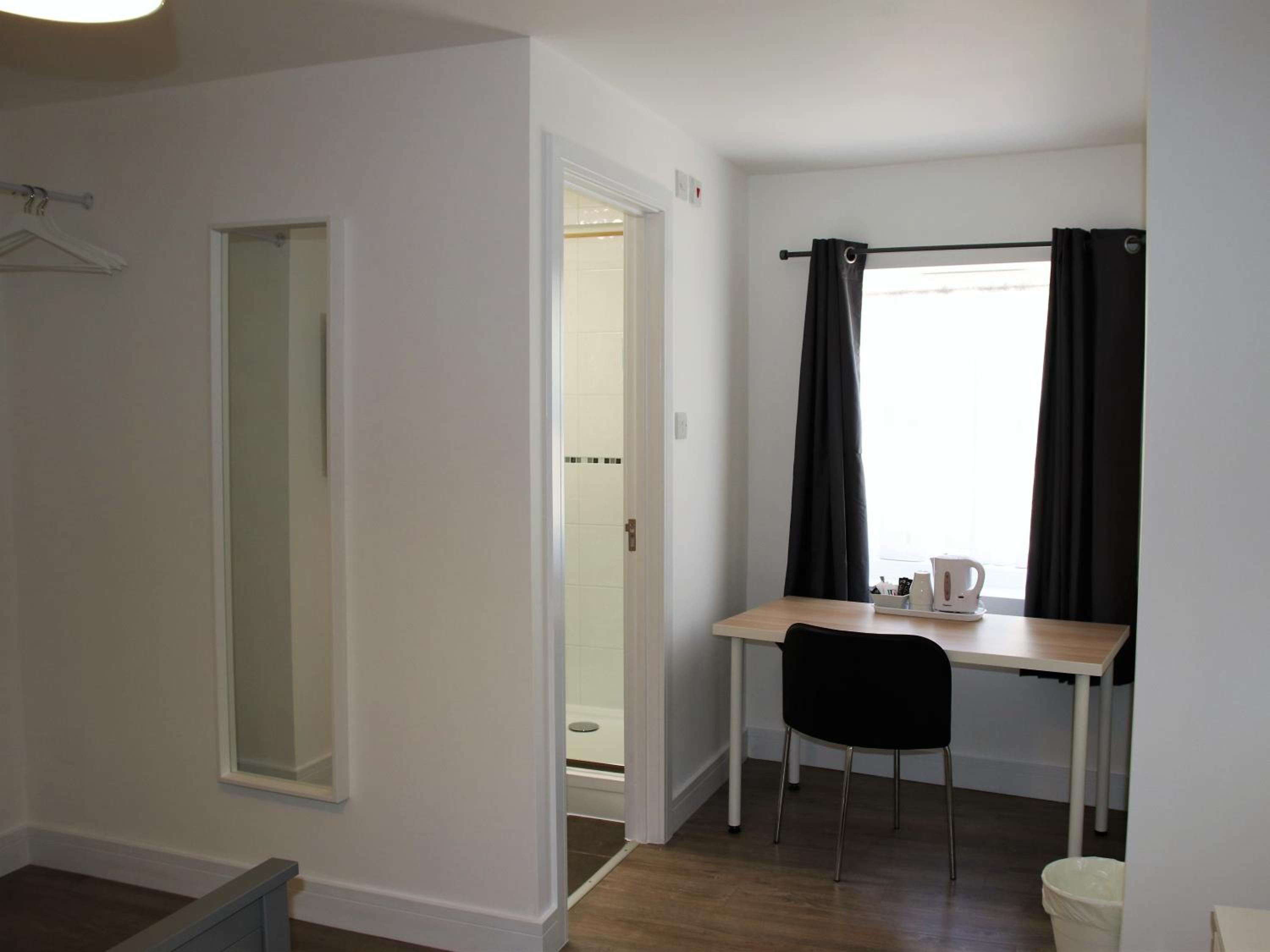 Deluxe Double Room with Shower - Photo 2