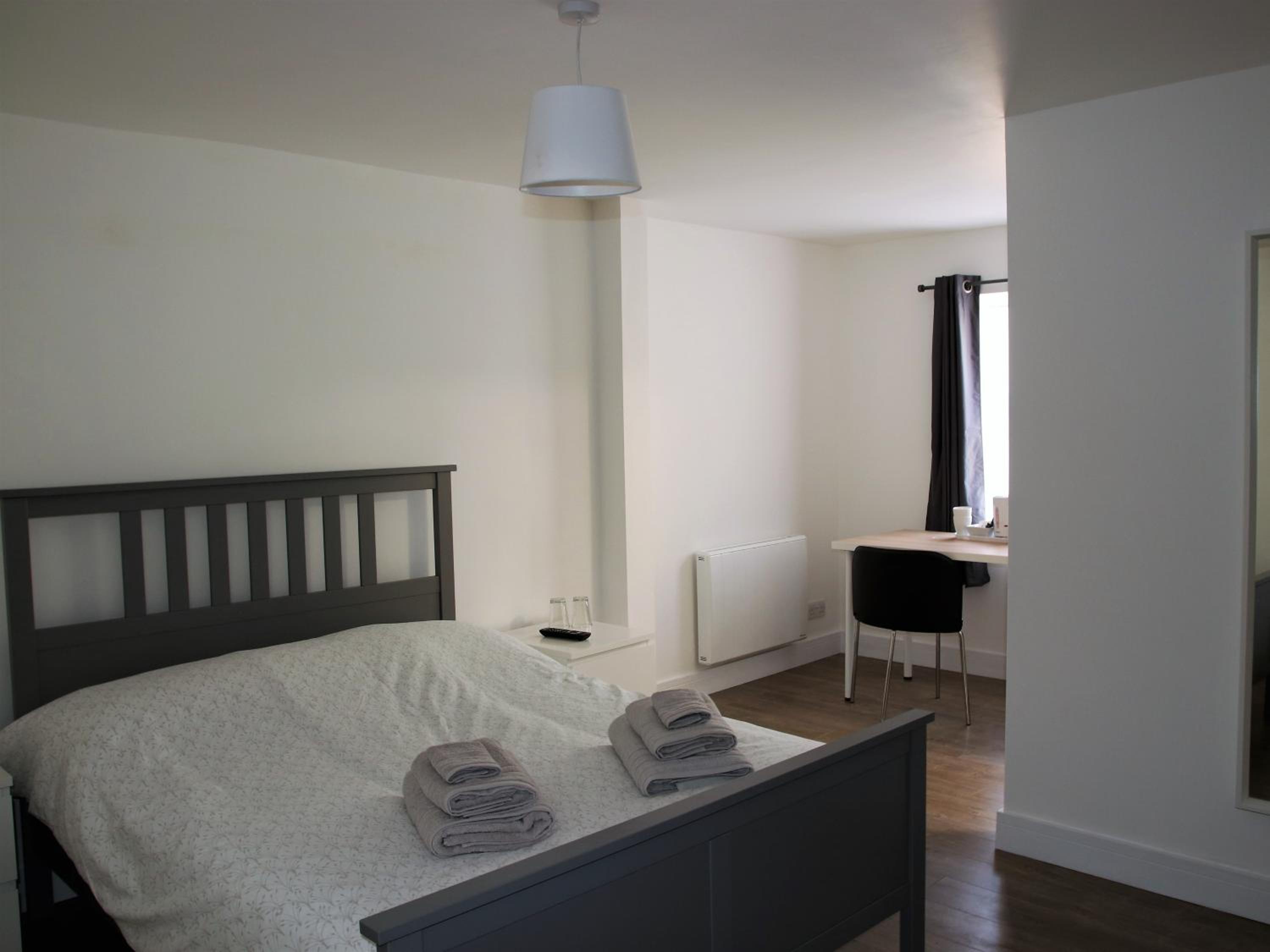 Deluxe Double Room with Shower - Photo 3
