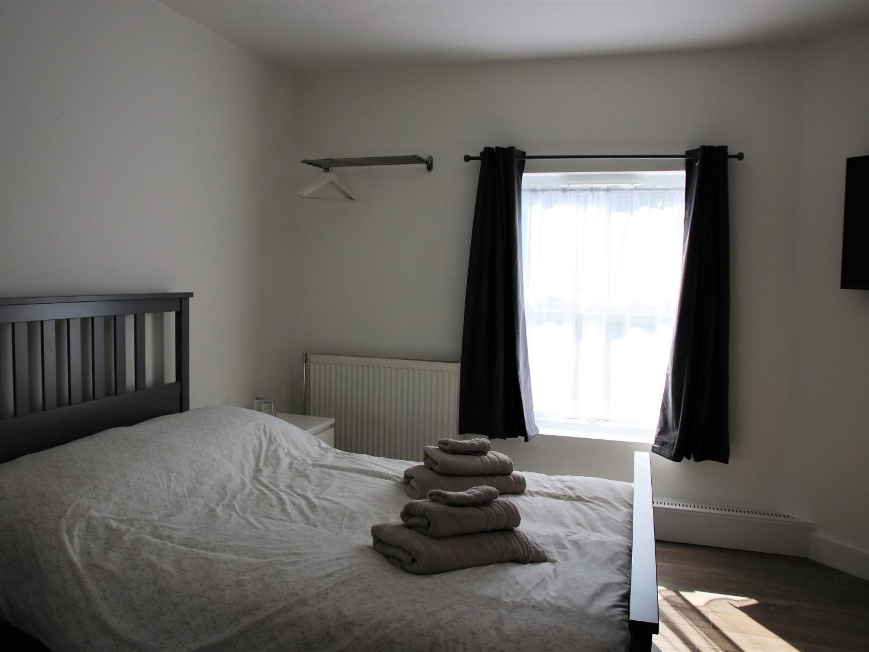Deluxe Double Room with Shower - Photo 4