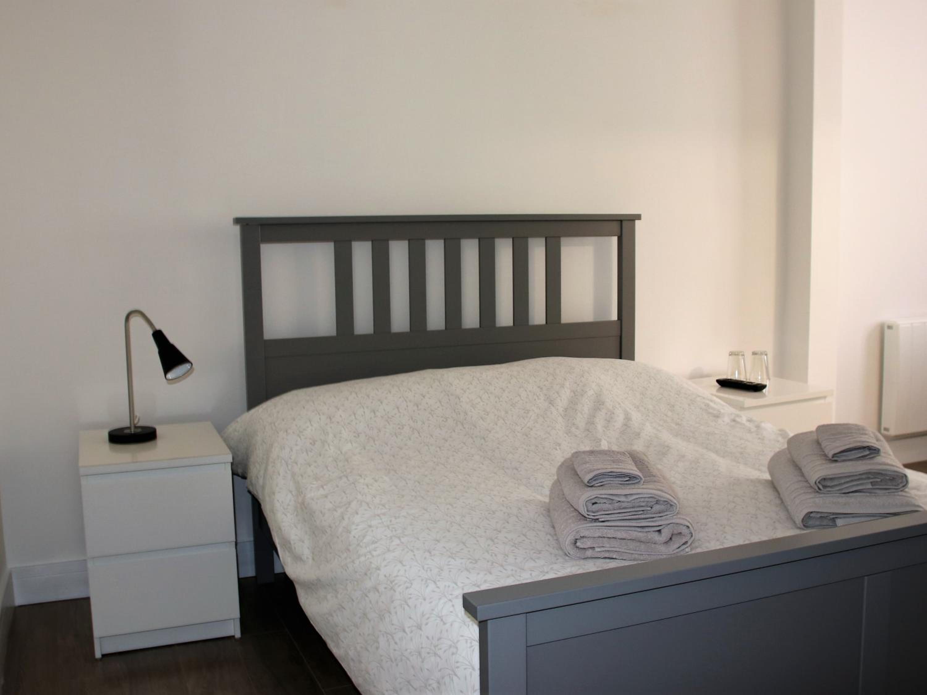 Deluxe Double Room with Shower - Photo 10
