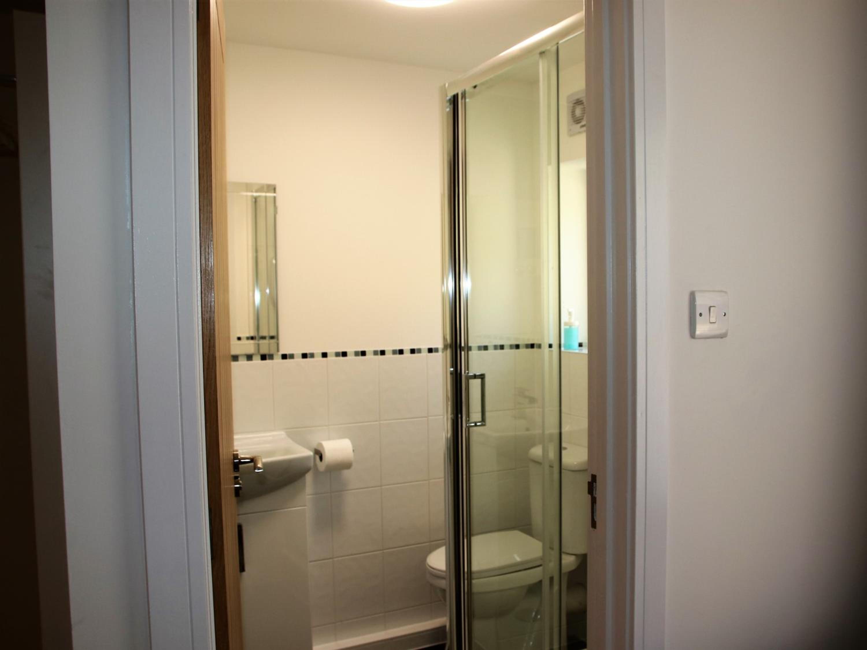 Deluxe Double Room with Shower - Photo 8