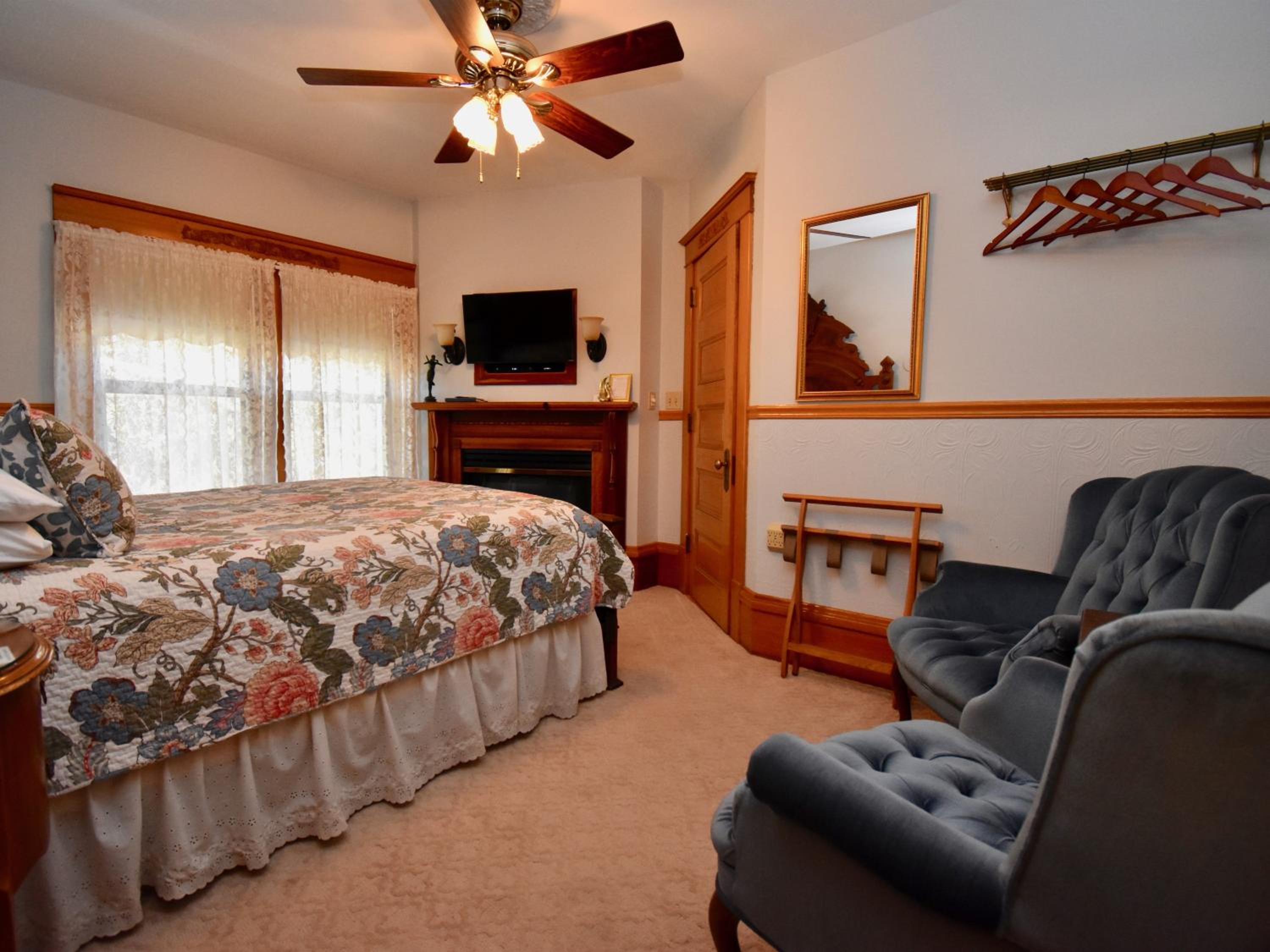 Standard Queen Room photo 2