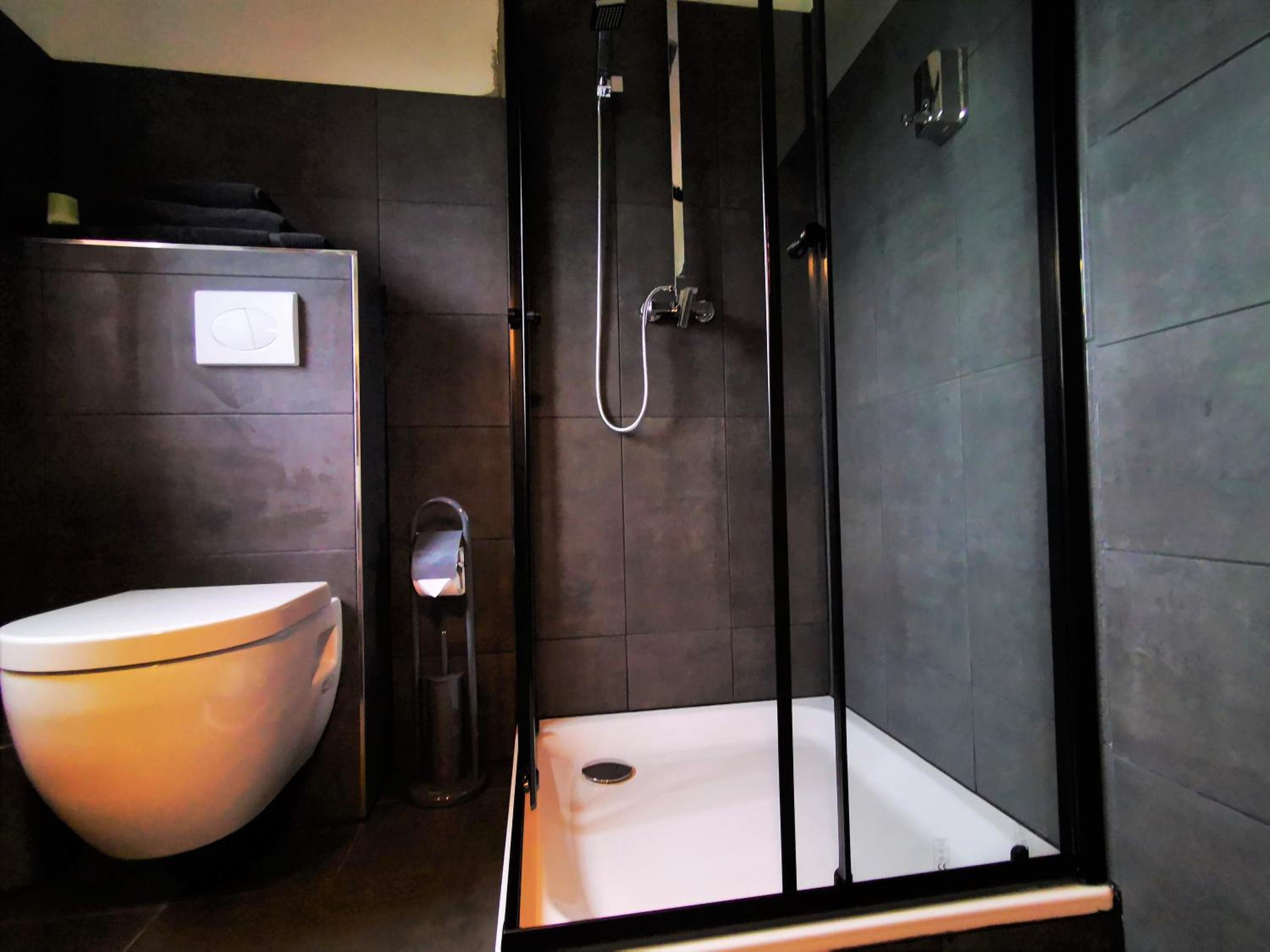 One-Bedroom Superior Apartment - Photo 2