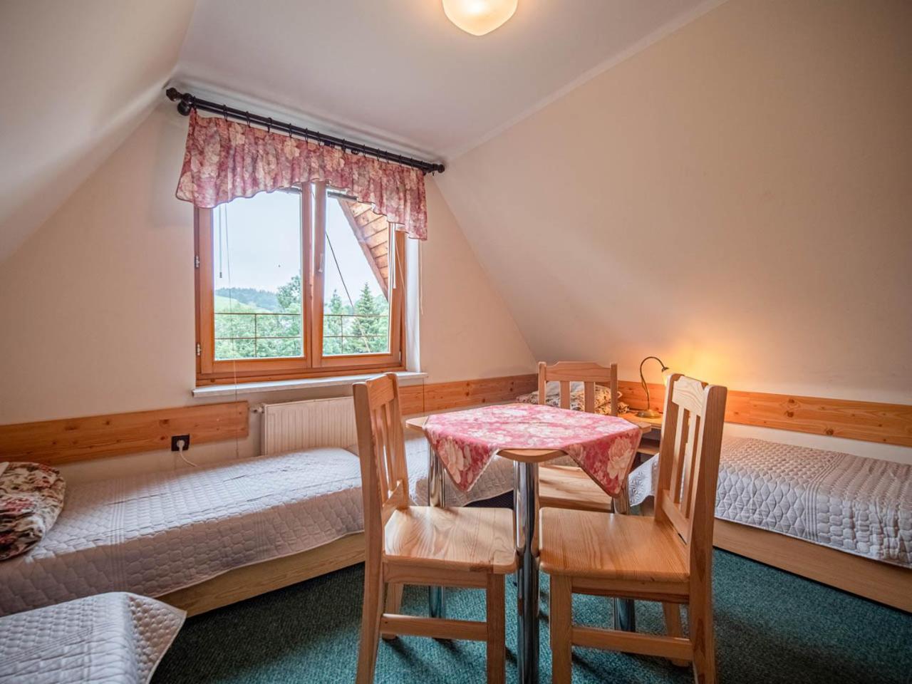 Quadruple Room with Shared Bathroom photo 3