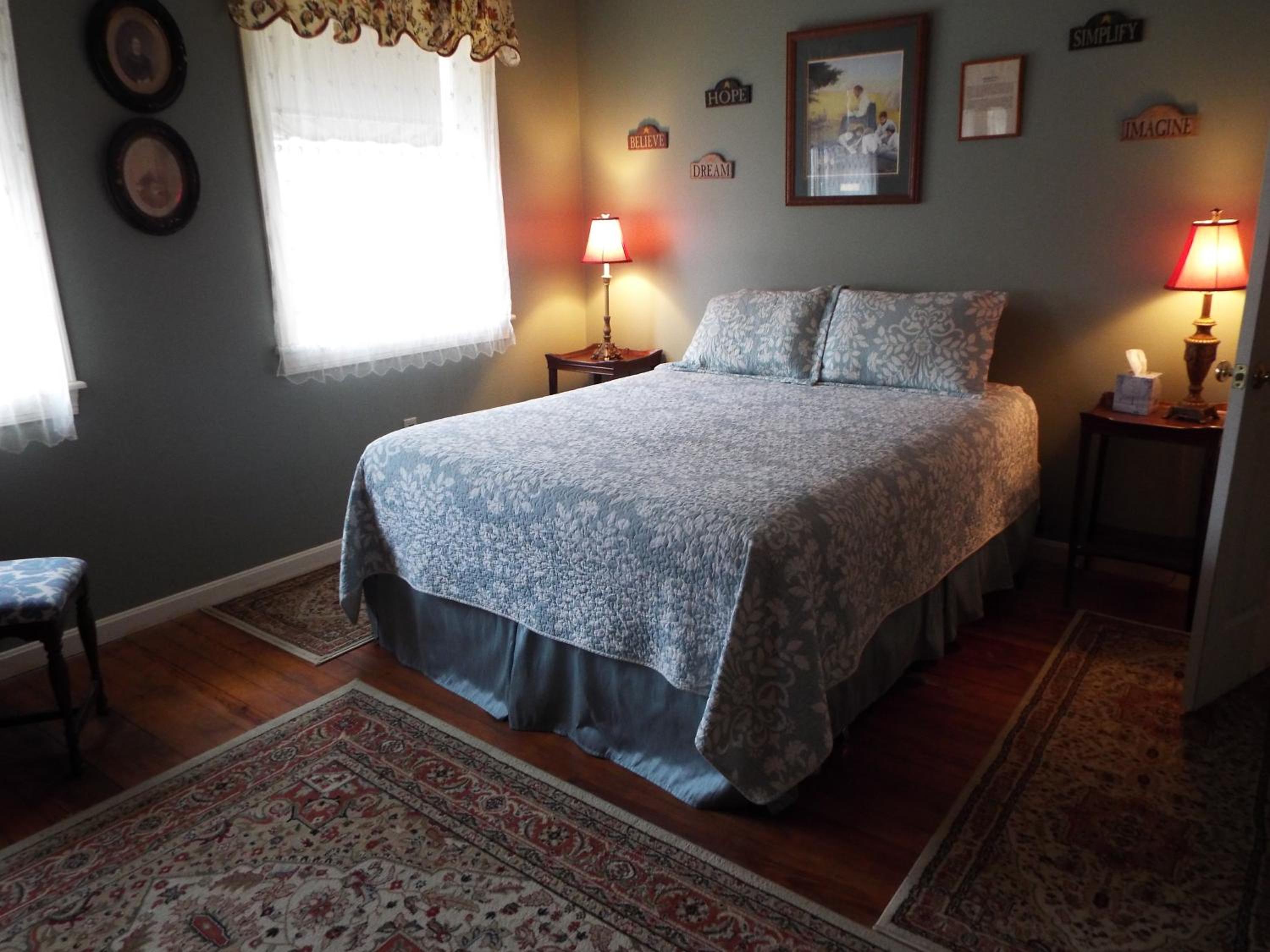 Queen Room photo 1