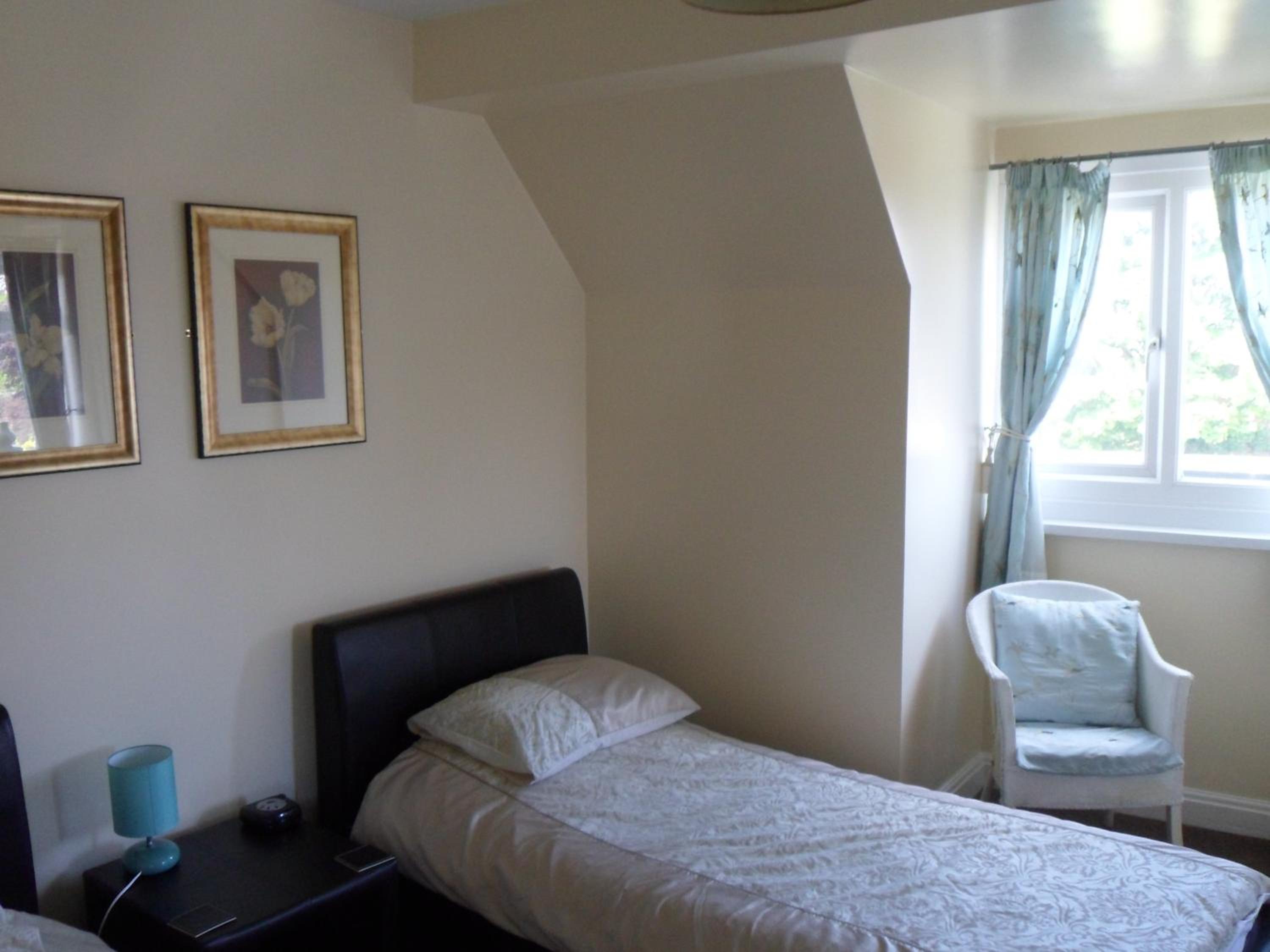 Twin Room with Shower - Photo 3